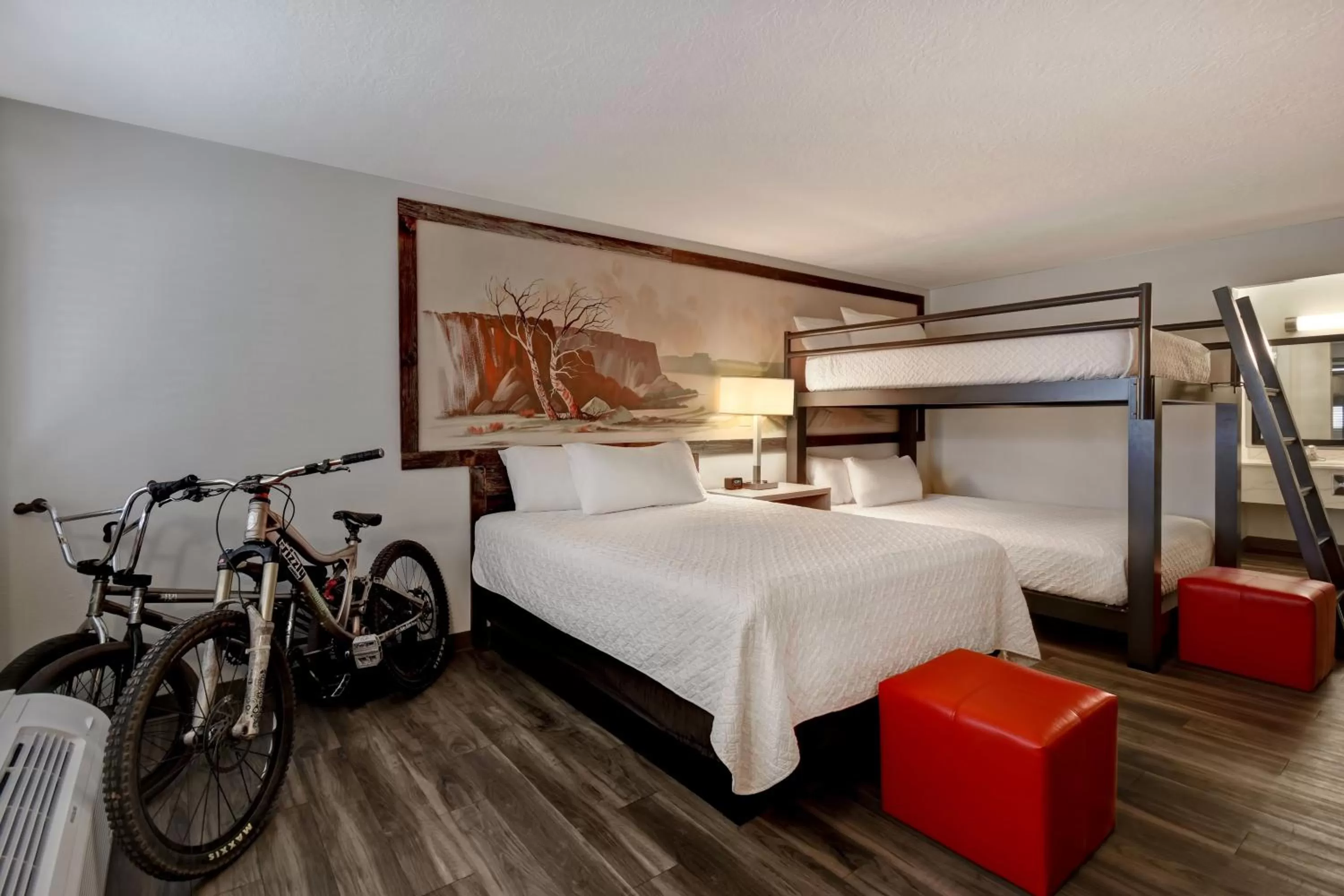 Queen w/ Queen Bunk Beds in Expedition Lodge Moab Arches National Park