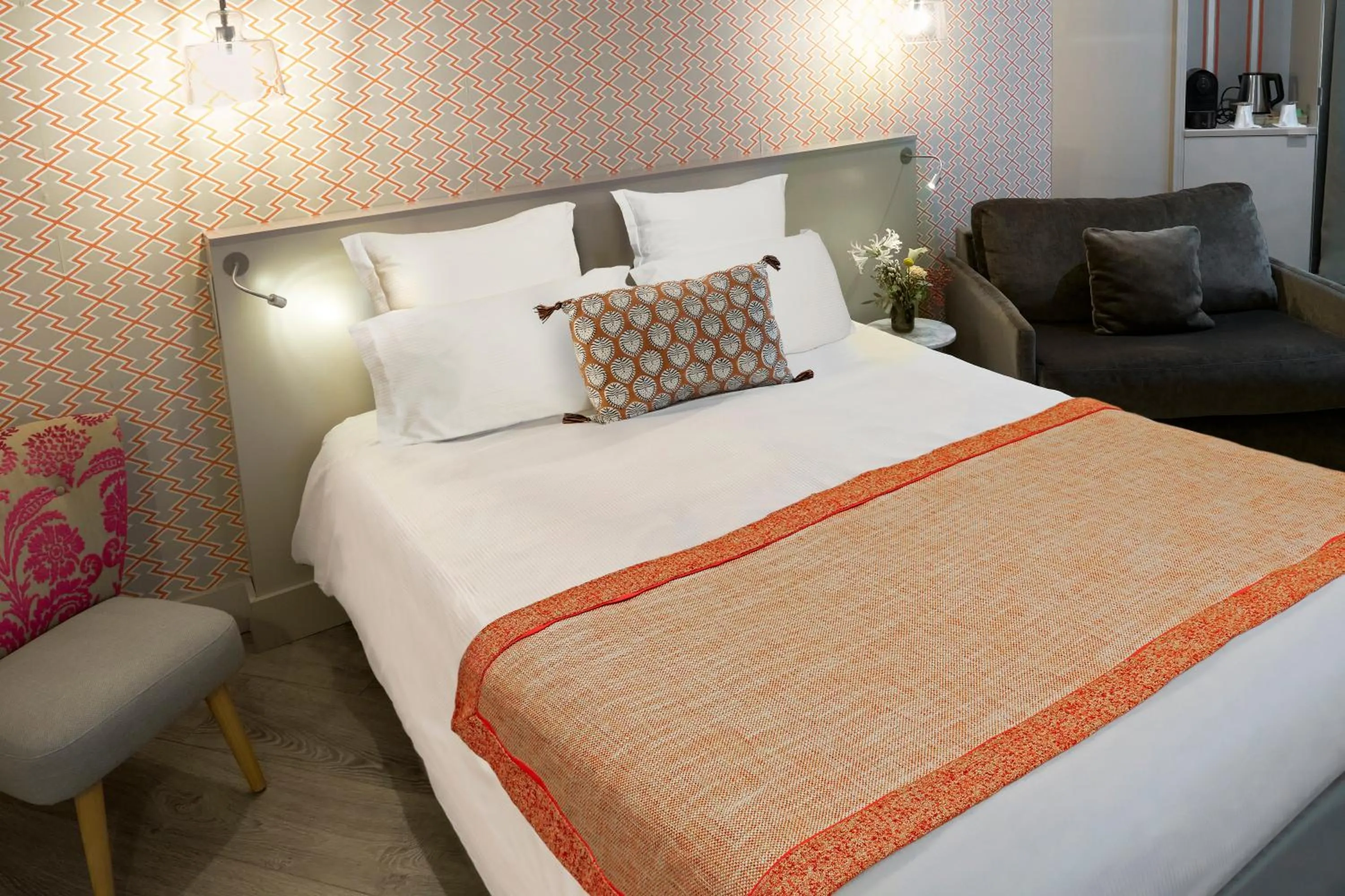 Superior Queen Room with Sofa in Hotel Vic Eiffel