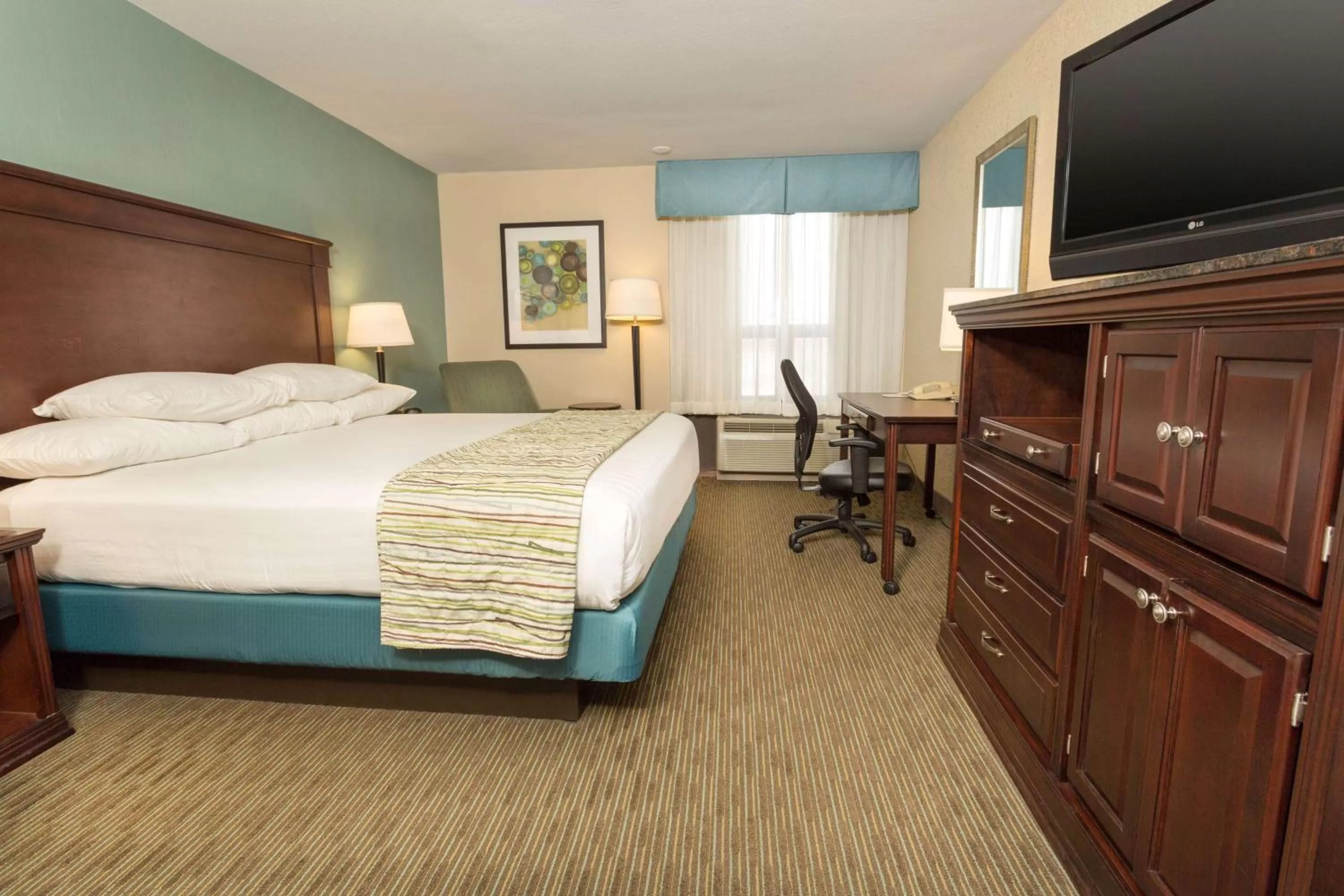 Superior King Room with Spa Bath in Troy Inn & Suites