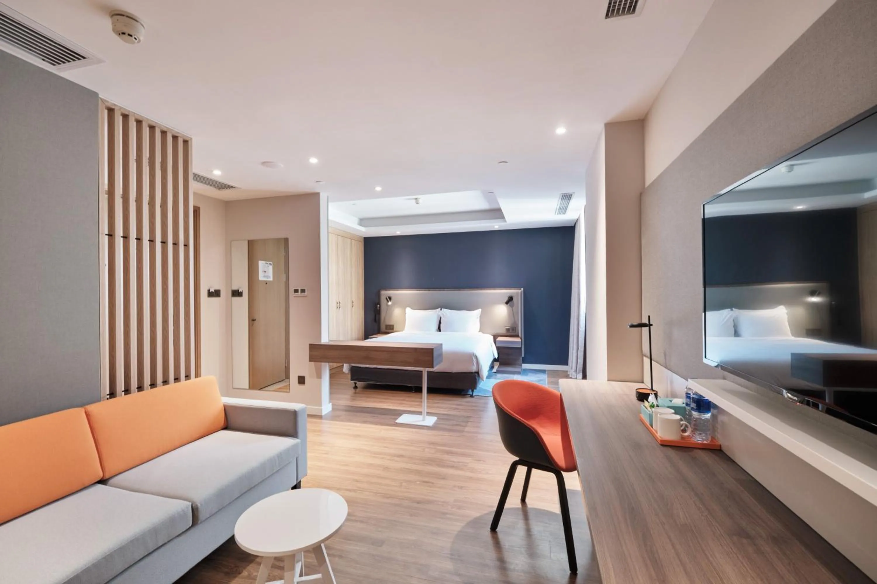 King Suite in Holiday Inn Express Shanghai Hongqiao North by IHG