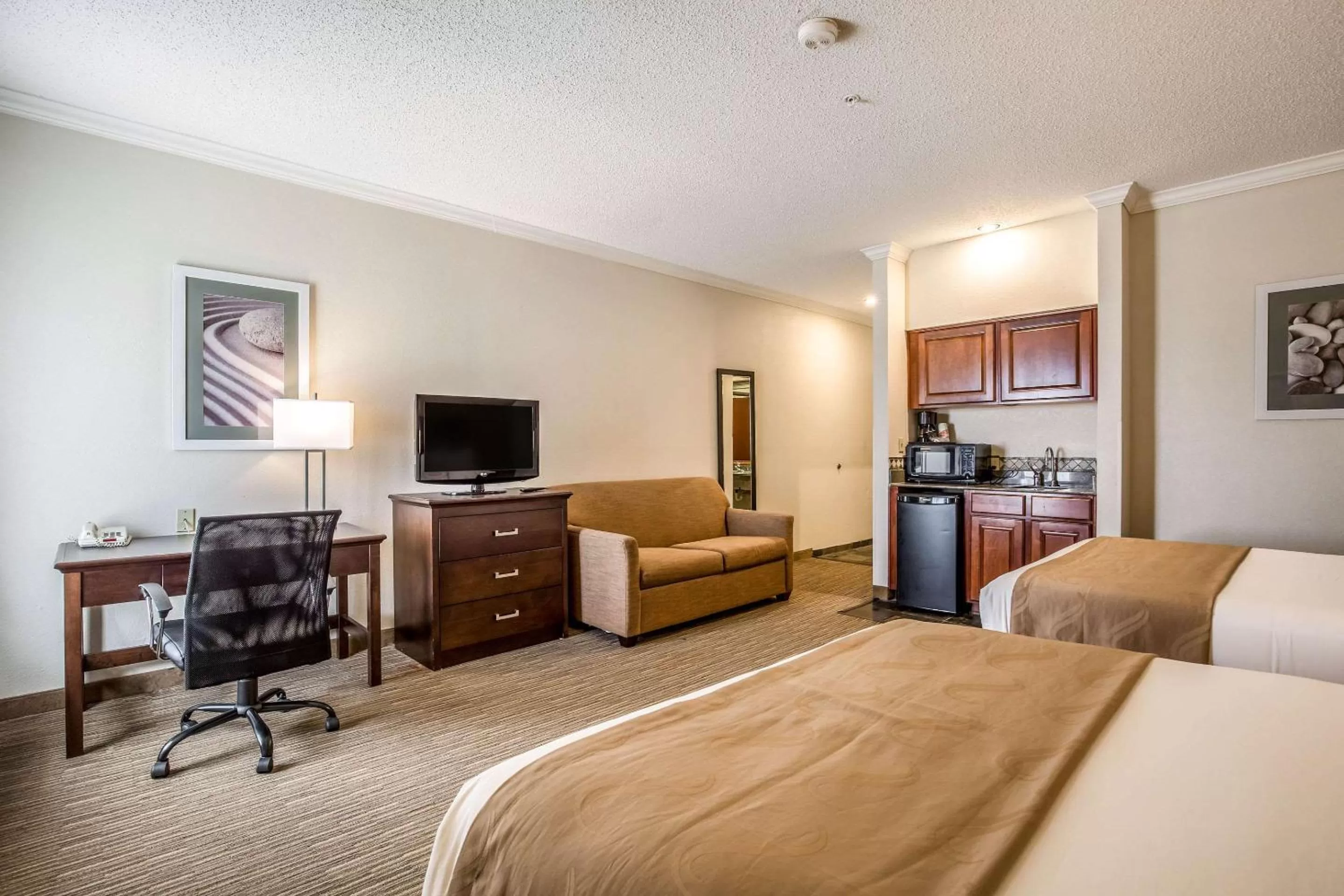 Queen Suite with Two Queen Beds - Non-Smoking in Quality Inn & Suites Seabrook- NASA- Kemah