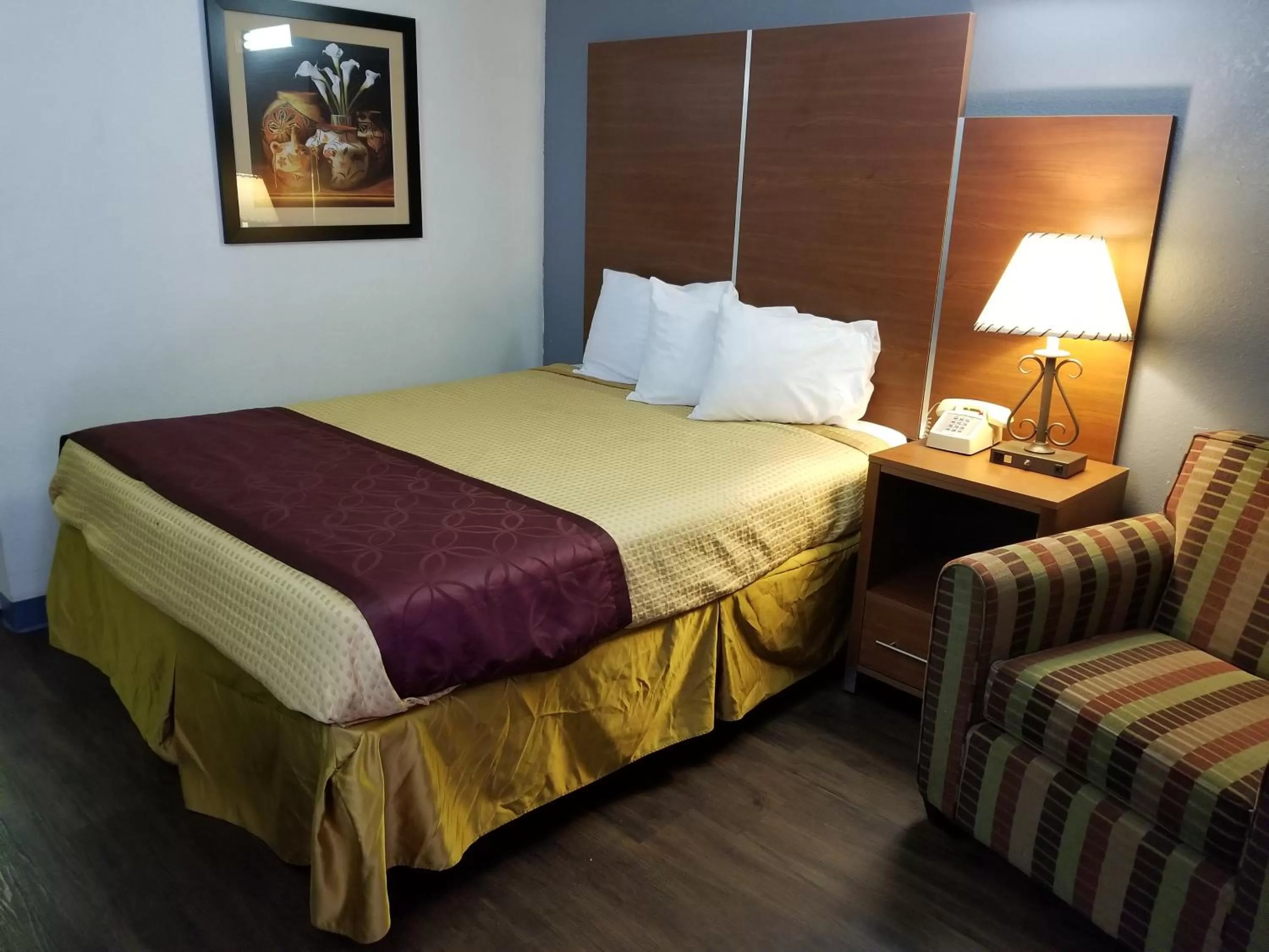 Queen Room - Mobility Access/Smoking in Travelodge by Wyndham Albuquerque West