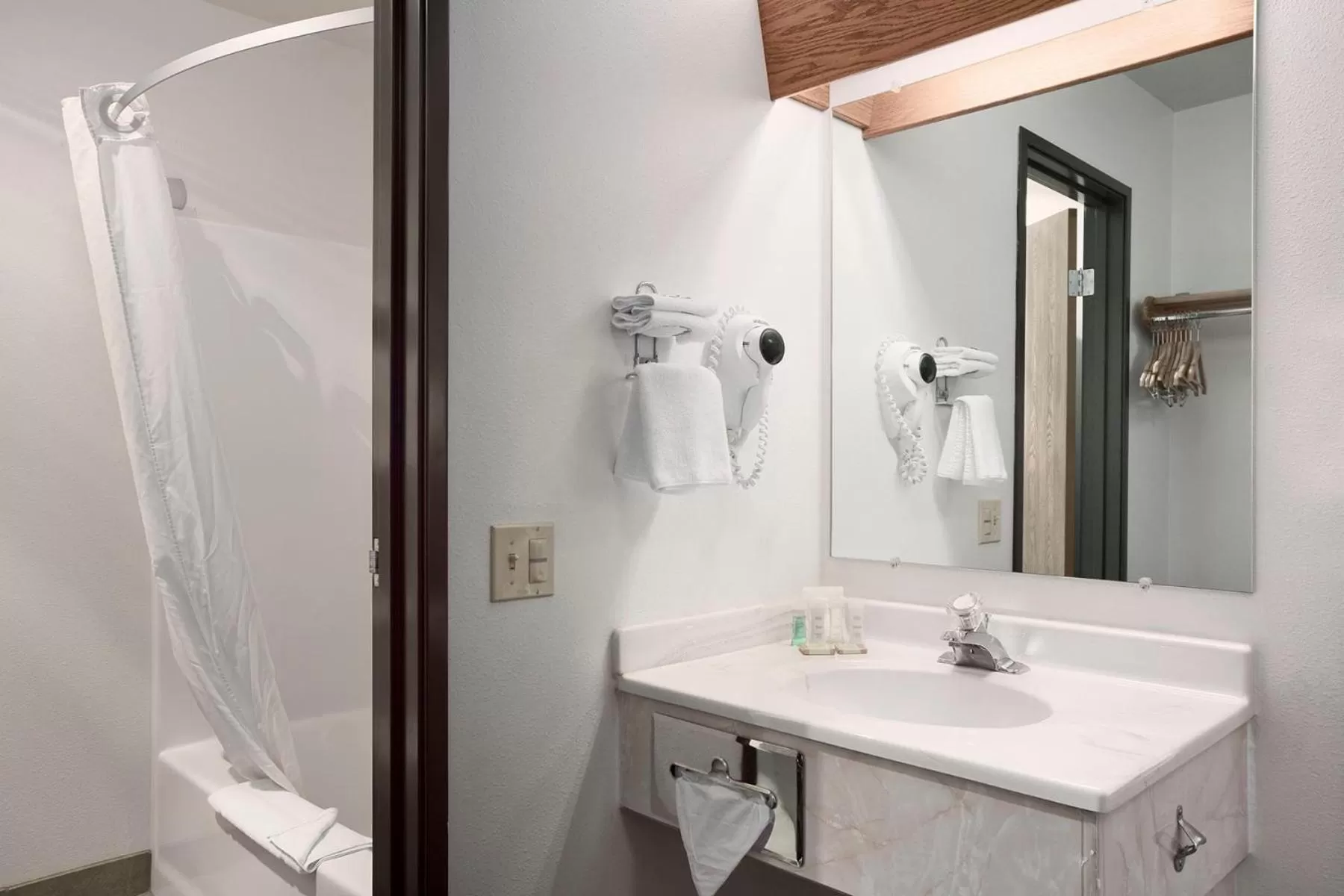 Deluxe Business Queen Room with Two Queen Beds - Non-Smoking in Super 8 by Wyndham Big Timber