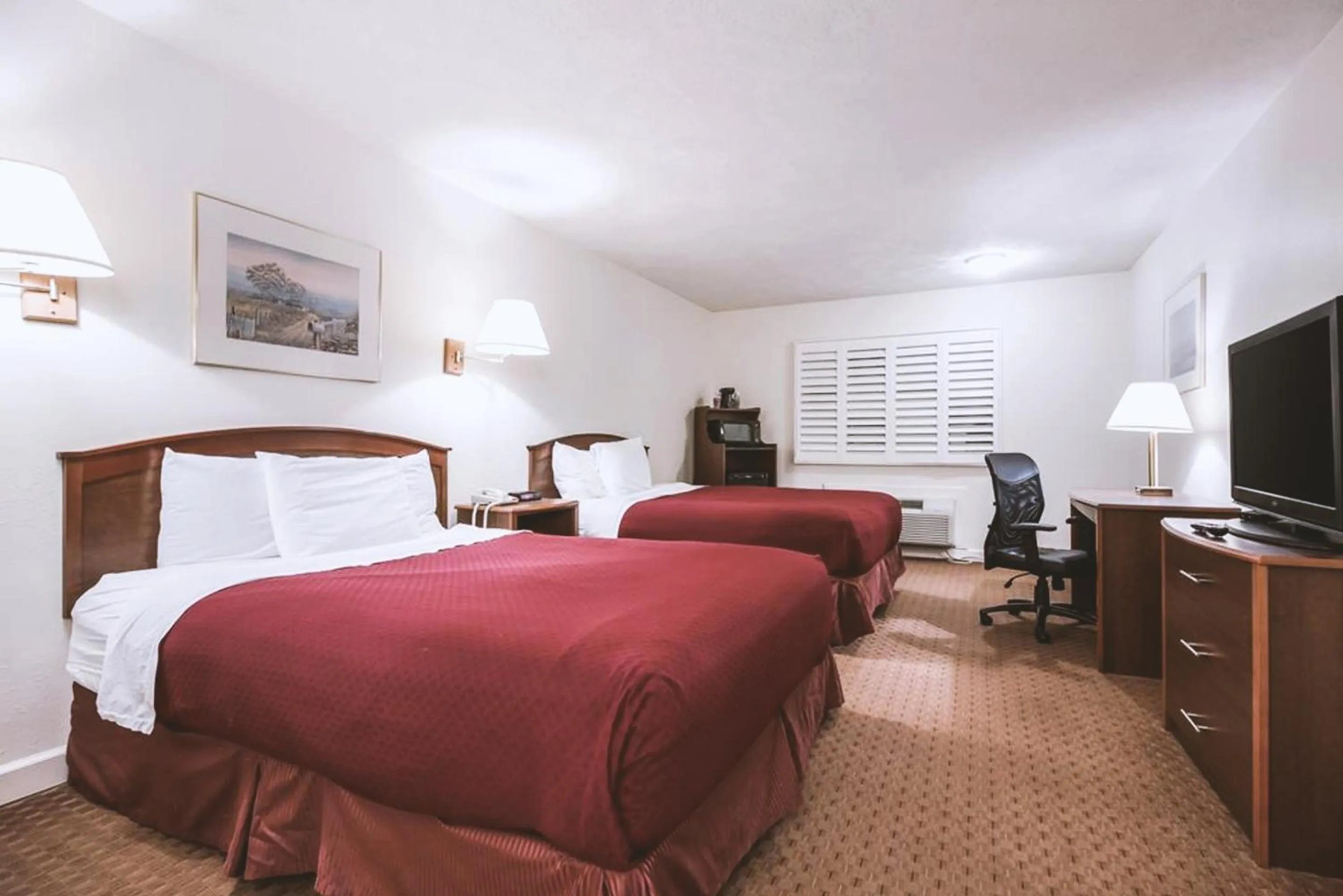 Superior Queen Room with Two Queen Beds in Sky-Palace Inn & Suites McCook