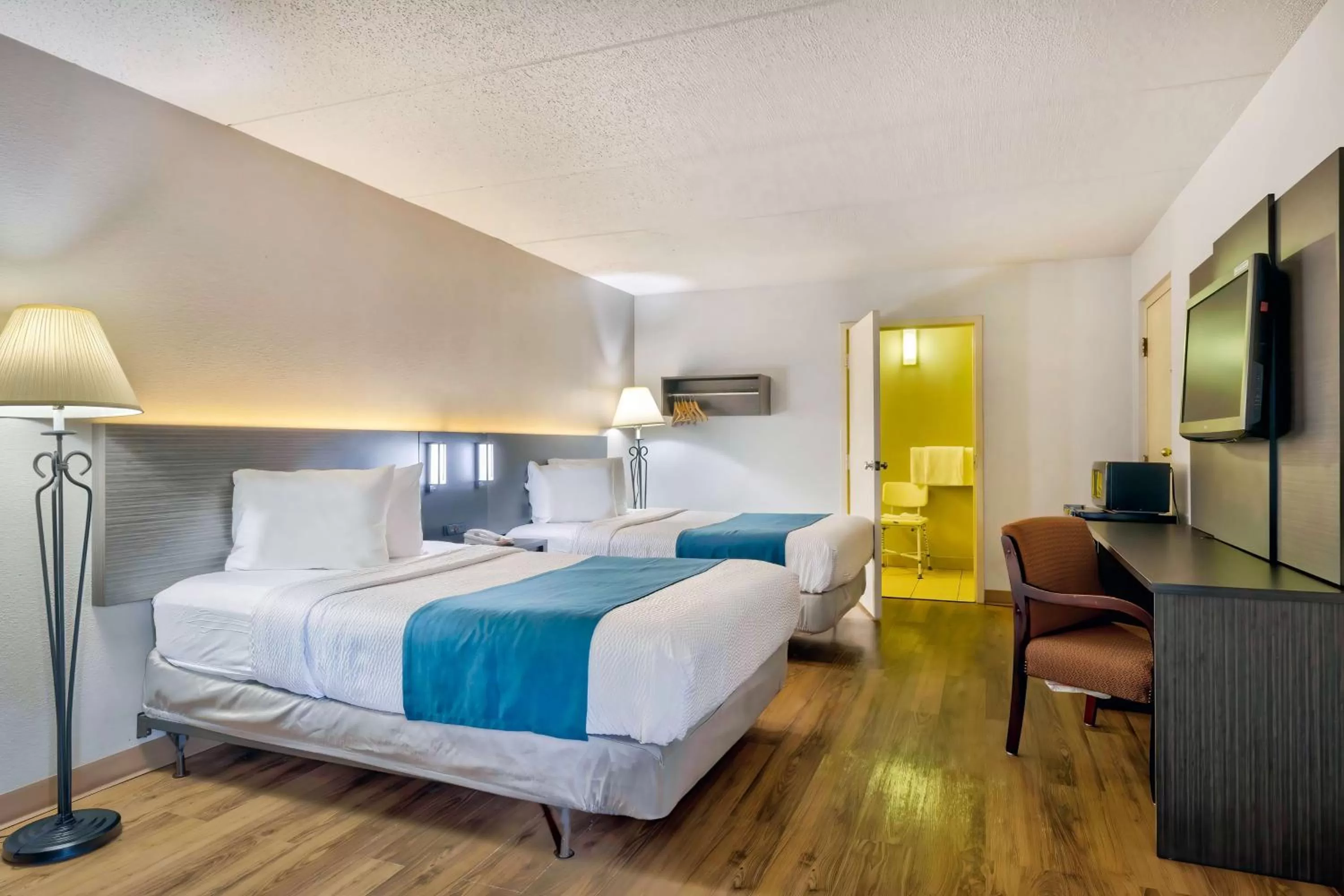 Quadruple Room - Disability Access - Roll in Shower in Motel 6 Morgantown