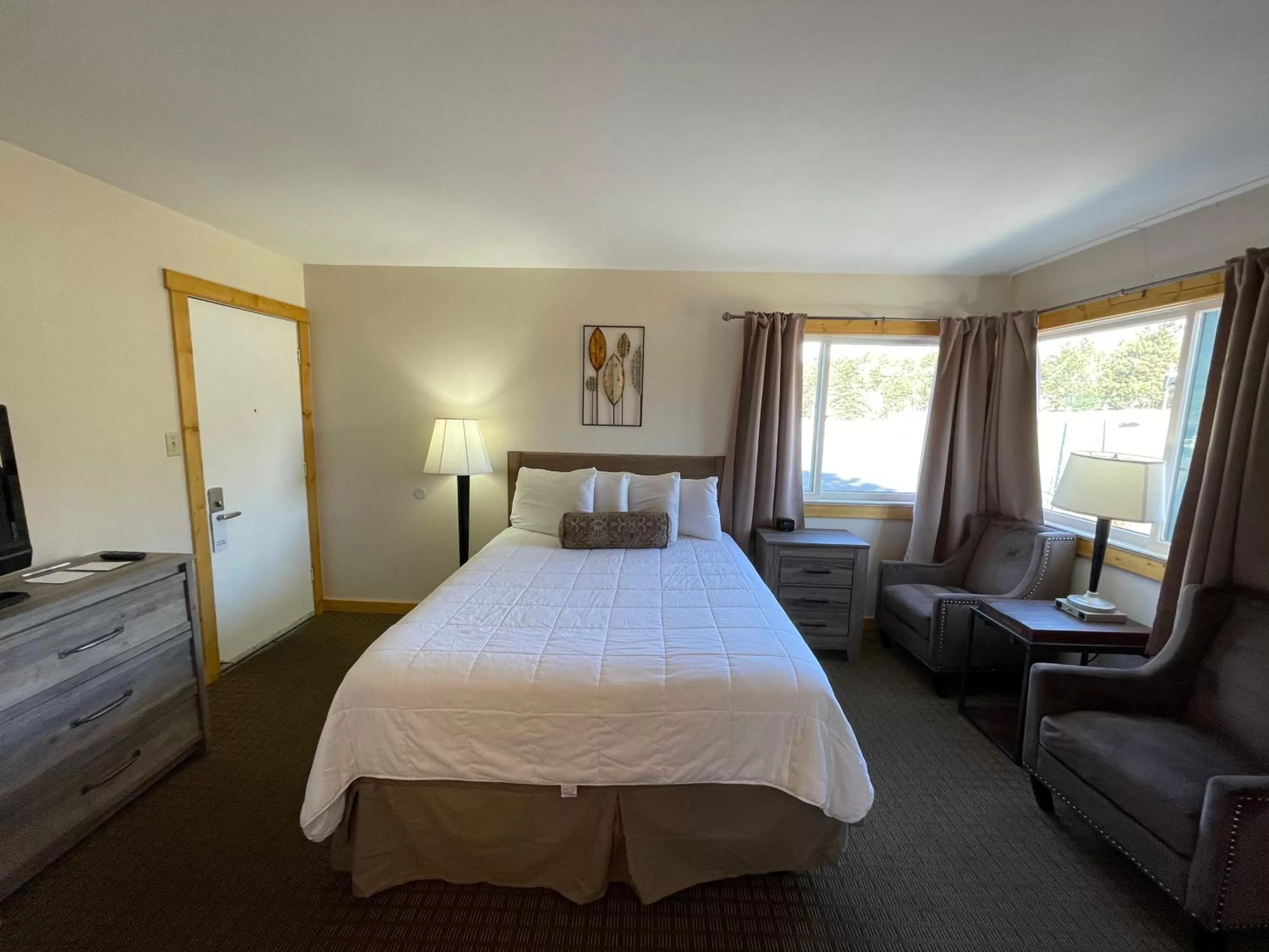 Standard Queen Room - Non Pet Friendly in Estes Mountain Inn