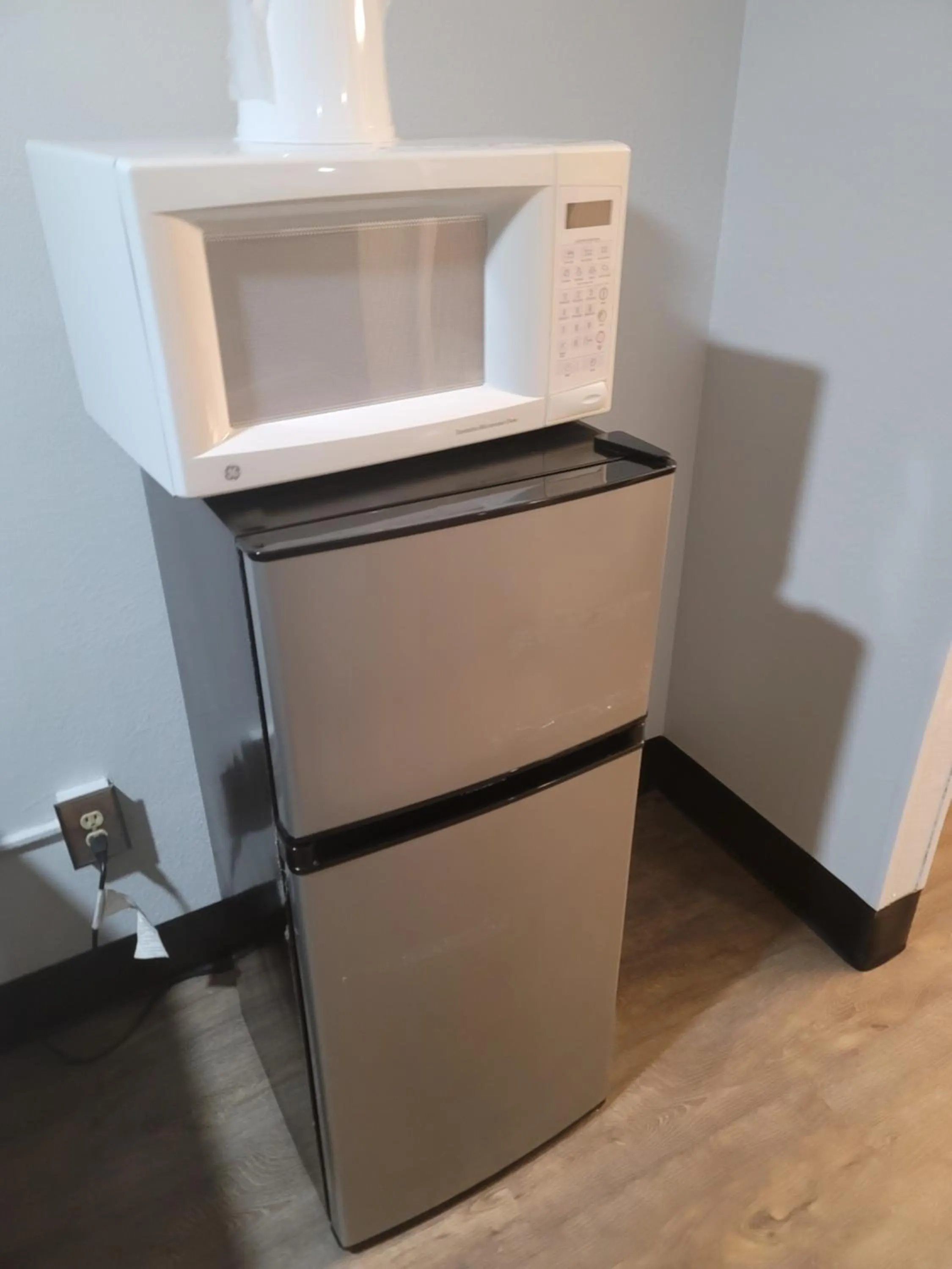 Deluxe King Room - Smoking in Studio 6 Suites Hinesville, GA