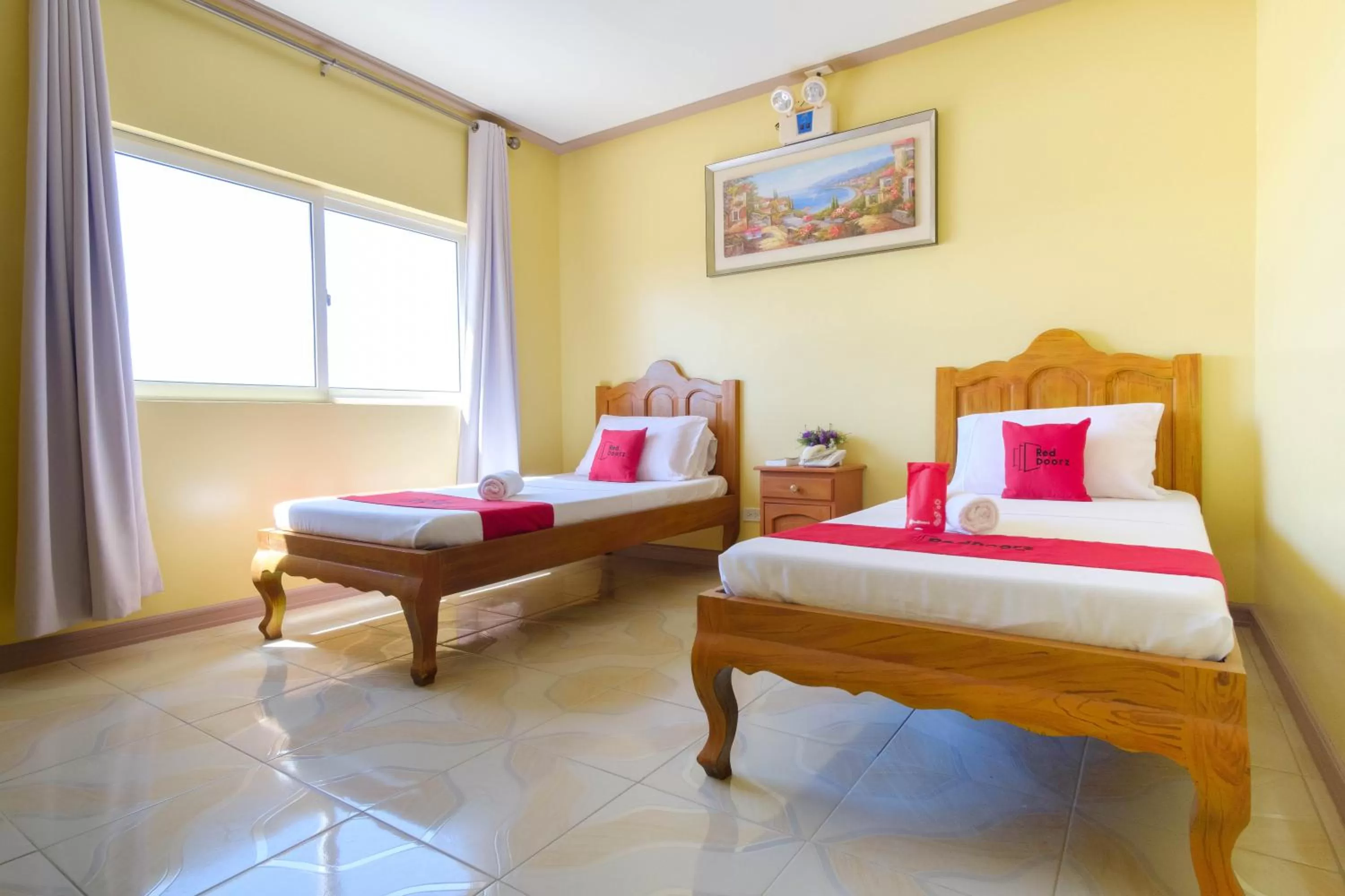 Standard Twin Room in RedDoorz Plus @ Manalo Extension Palawan