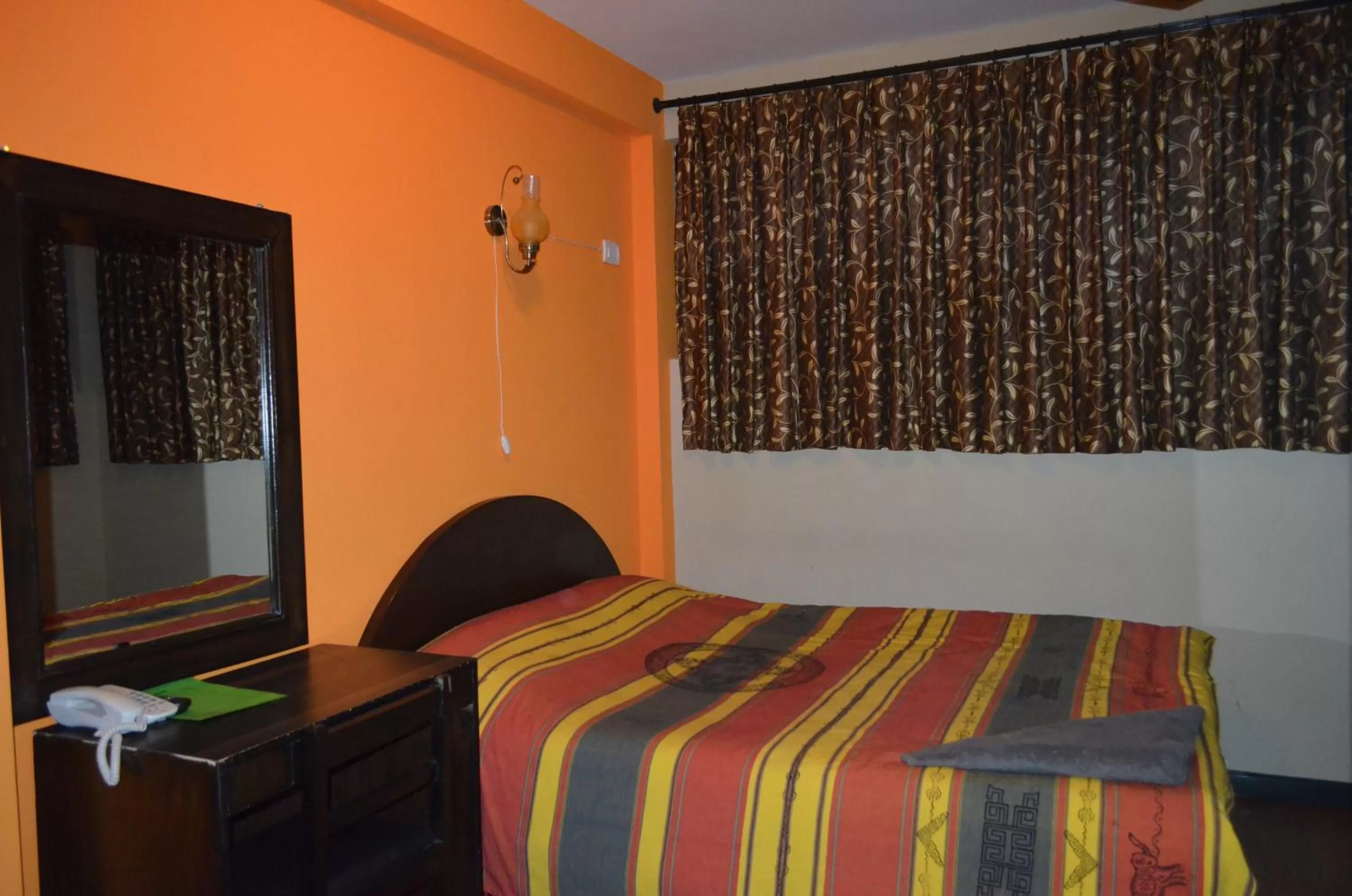 Standard Double or Twin Room with 24-hour Check-in & Check-out in Hotel Family Home