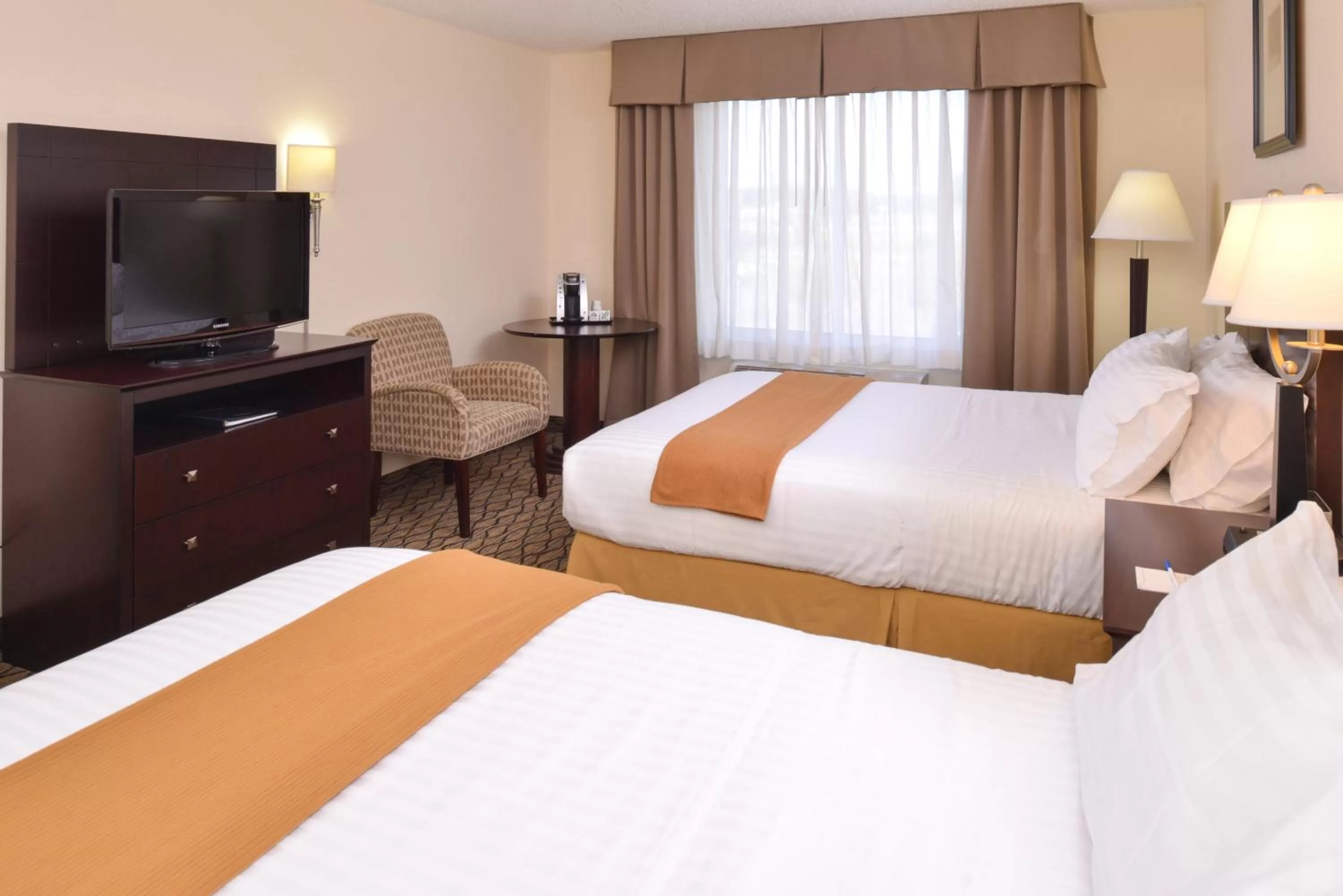 Standard Queen Room with Two Queen Beds in Holiday Inn Express St Croix Valley by IHG