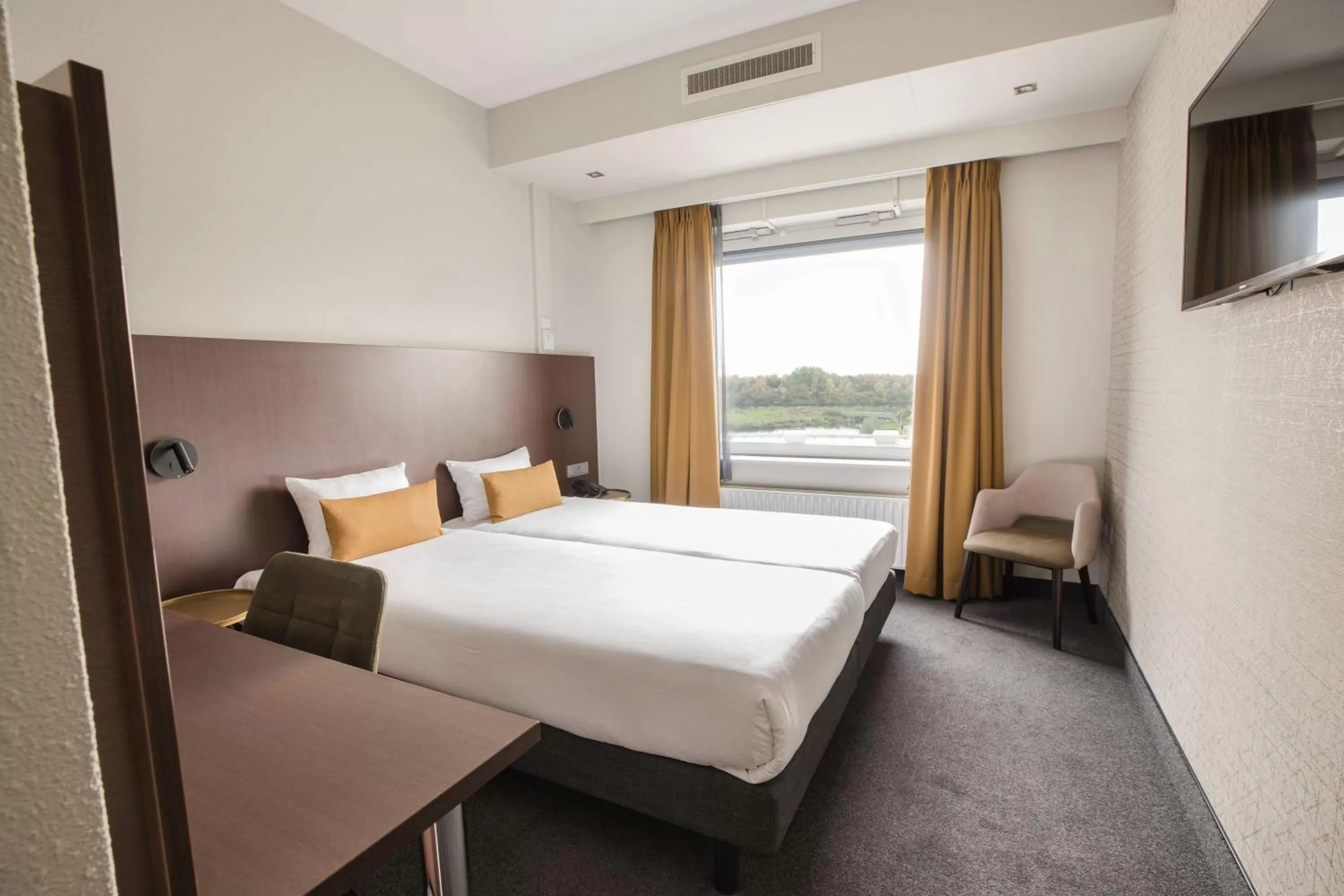 Twin Room in Flonk Hotel Groningen Zuid, BW Signature Collection