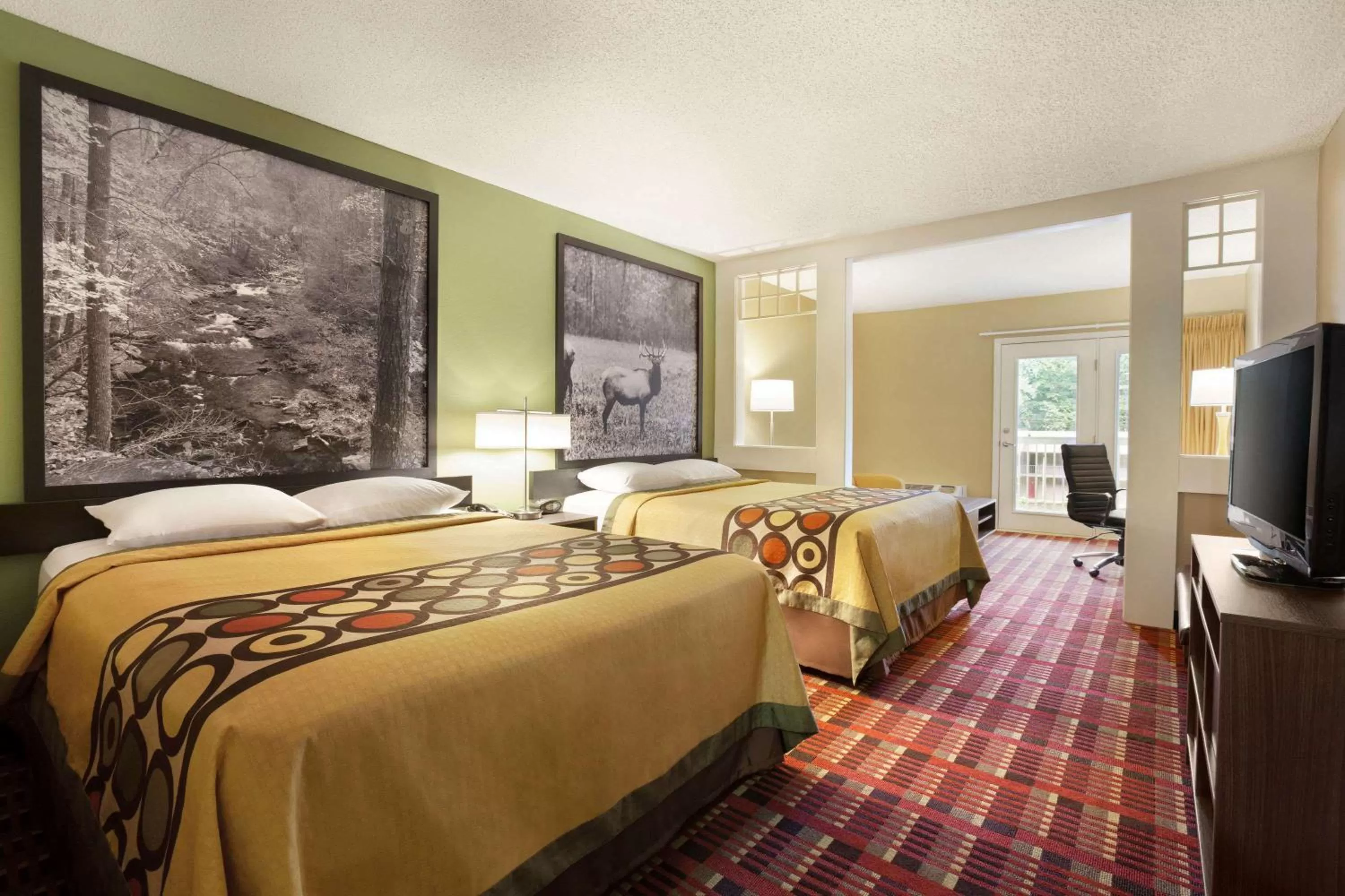 Deluxe Studio Suite with Two Queen Beds - Non-Smoking in Super 8 by Wyndham Cherokee