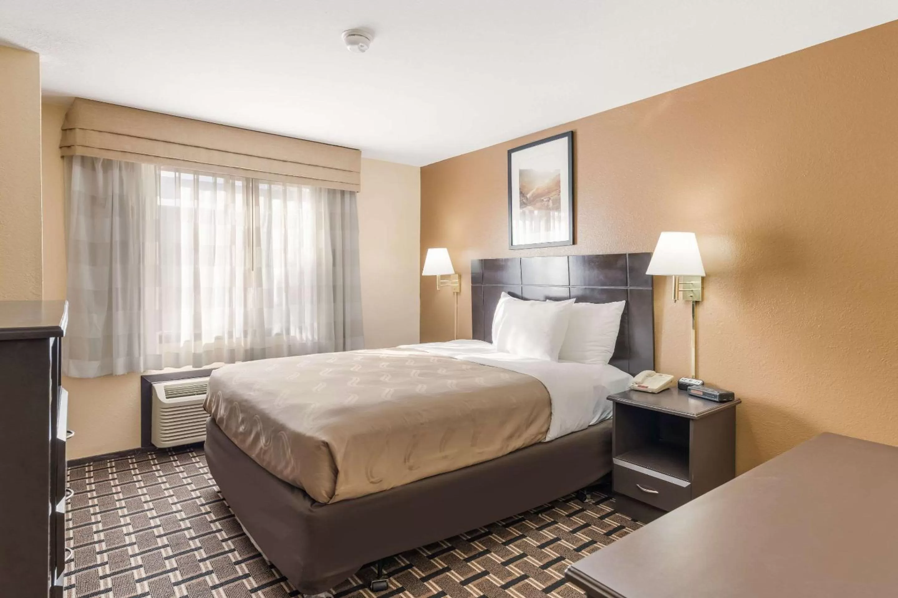 Queen Room - Smoking in Quality Inn Clovis