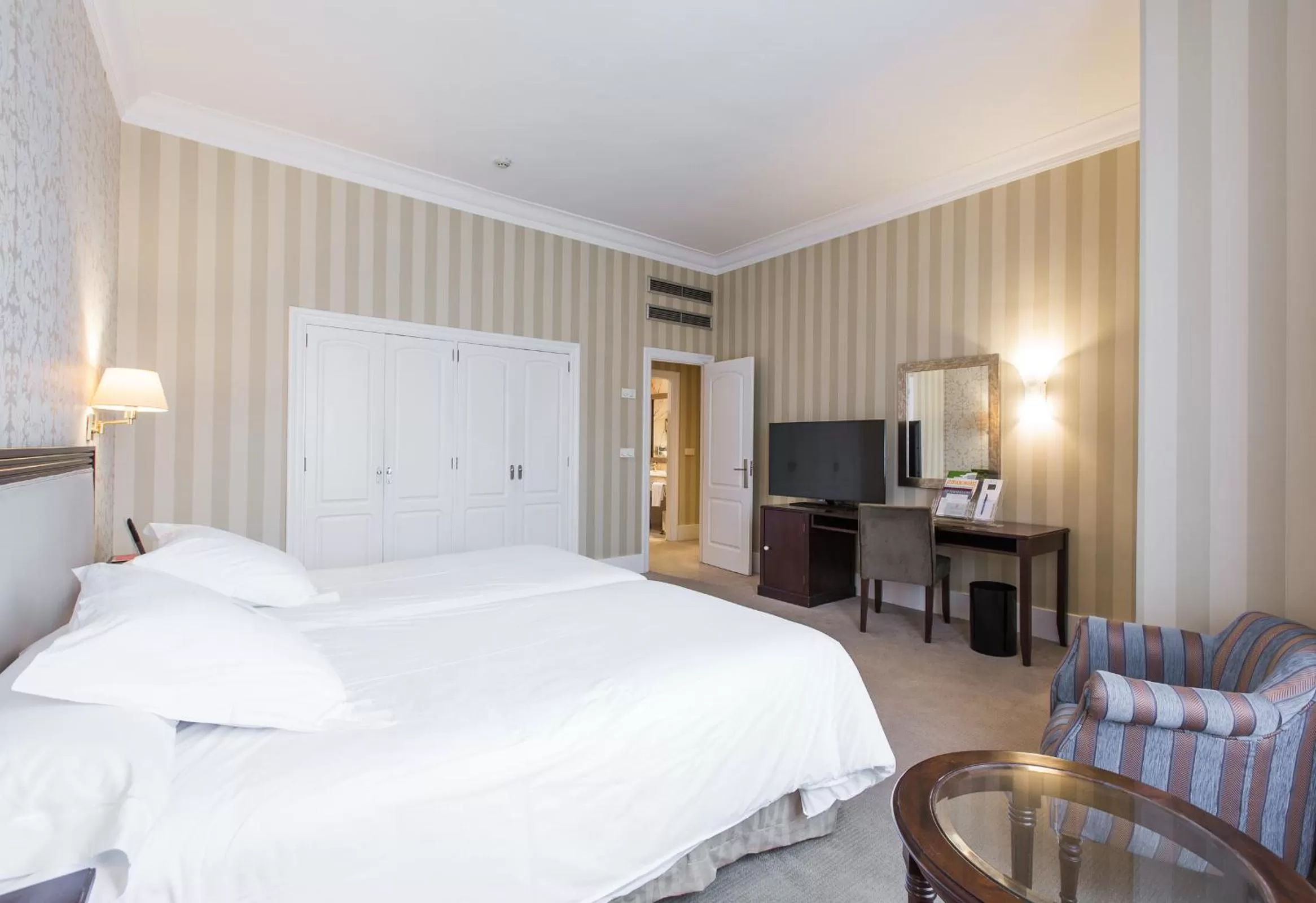 Double or Twin Room in Hotel Carlton