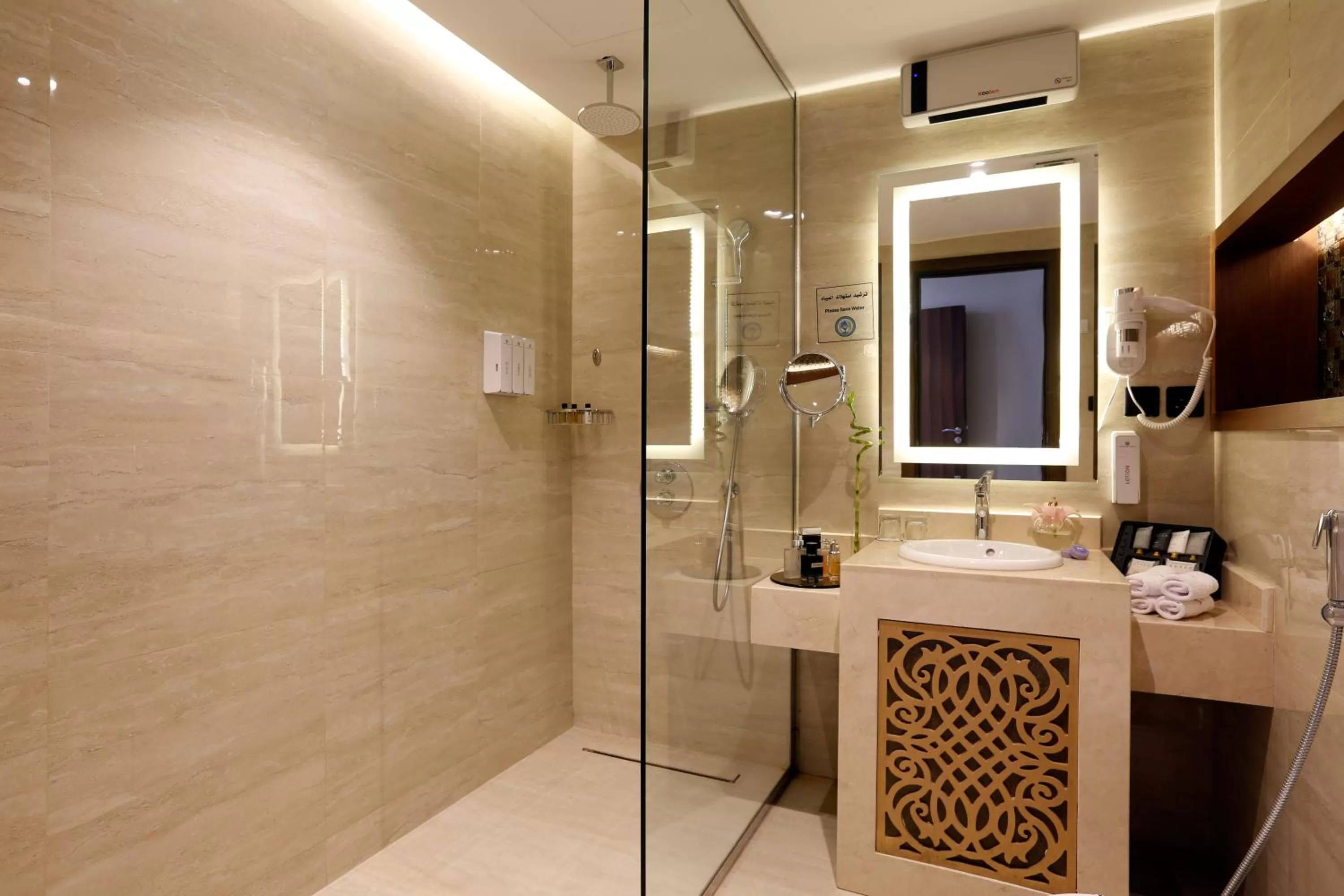 Deluxe Twin Room - single occupancy in Cantonal Hotel by Warwick