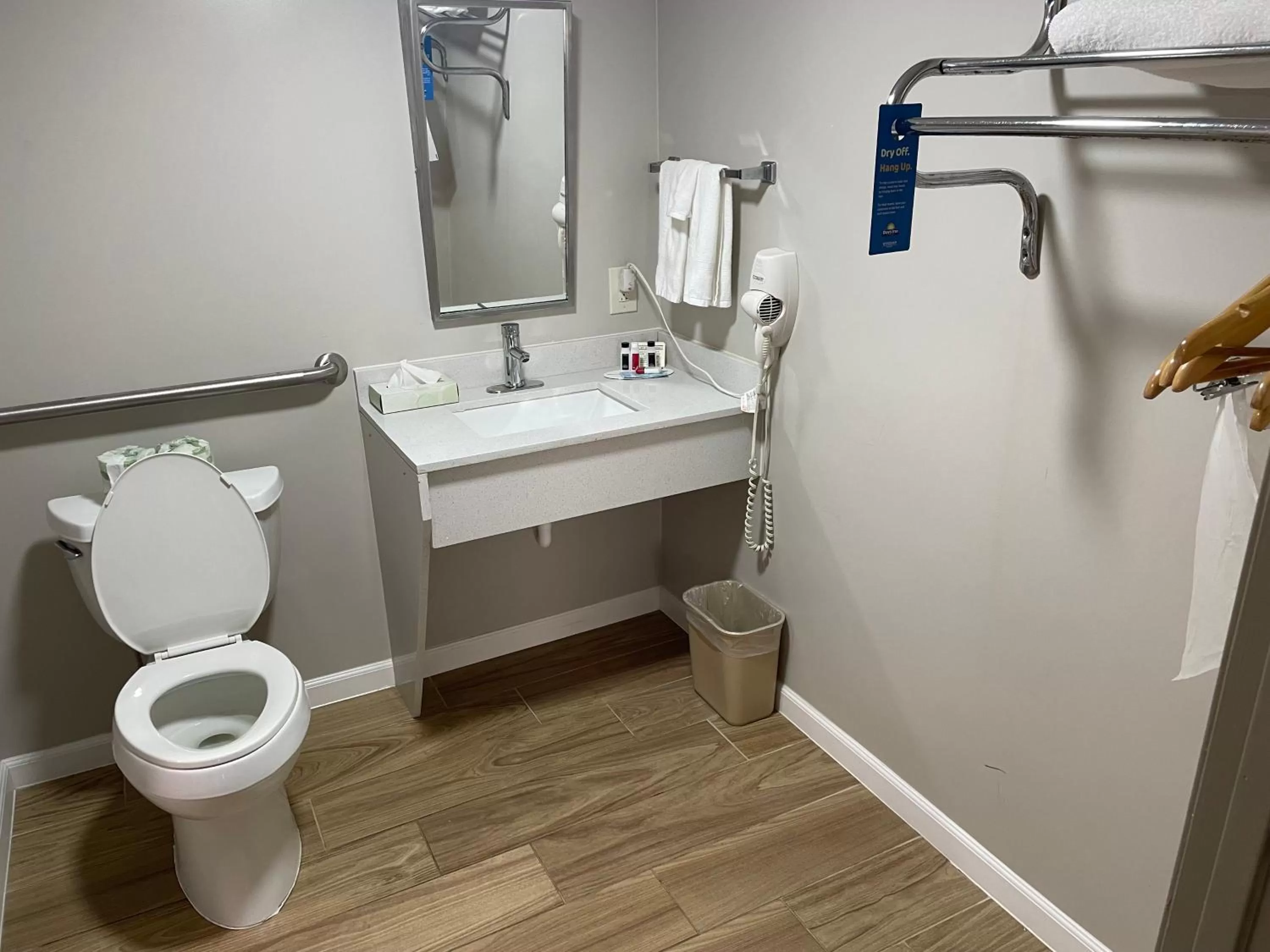 King Room - Mobility Access/Non-Smoking in Days Inn by Wyndham Valdosta/Near Valdosta Mall
