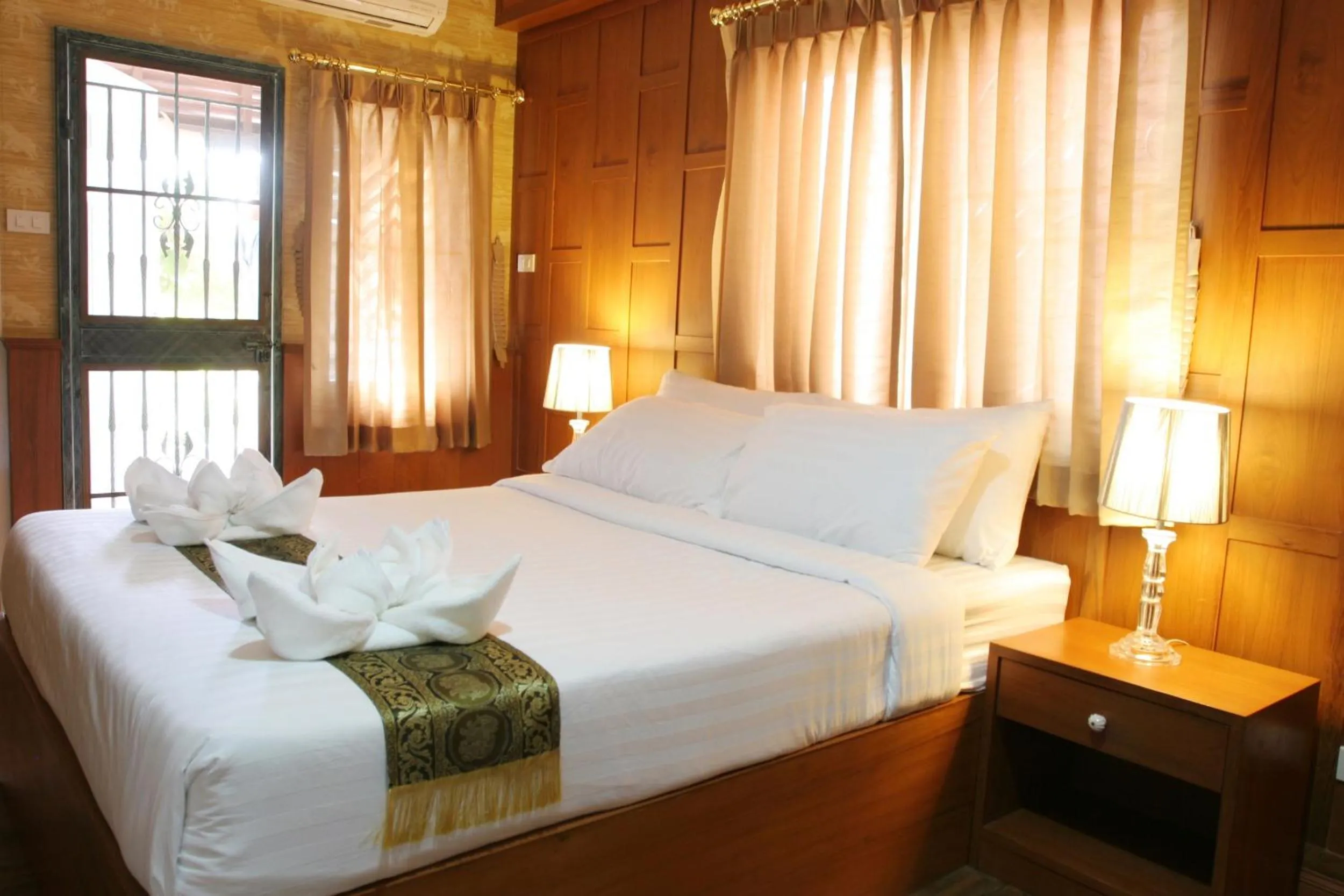 Deluxe Queen Room in Orchid Resort