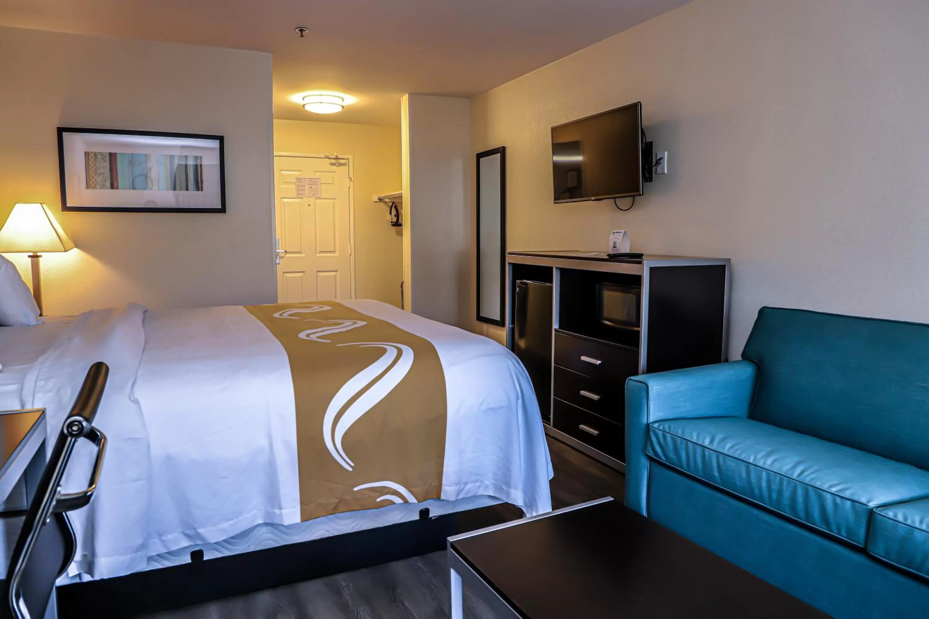Suite, 1 King Bed with Sofa Bed, Balcony, Non Smoking in Quality Inn & Suites Camarillo-Oxnard