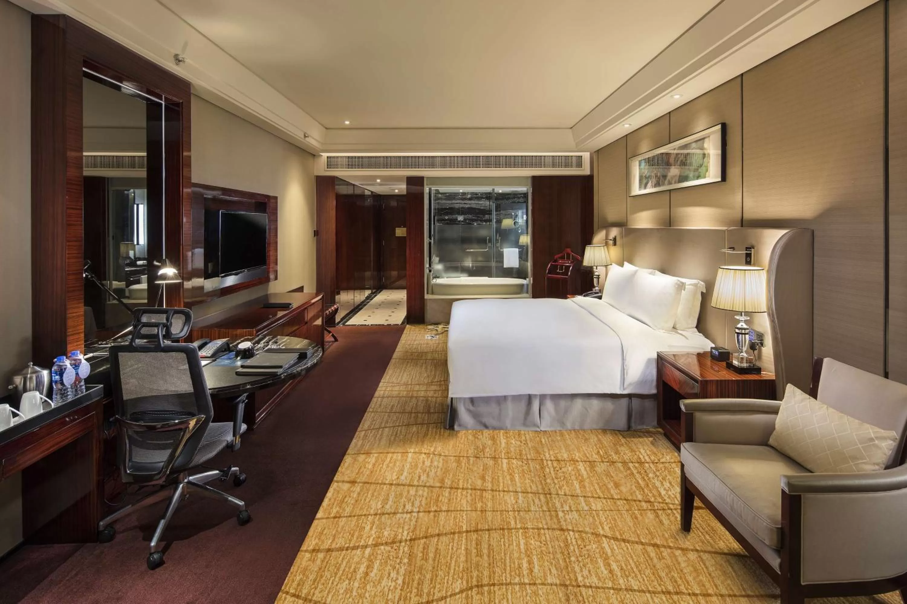 Deluxe King Room with City View in Hilton Foshan