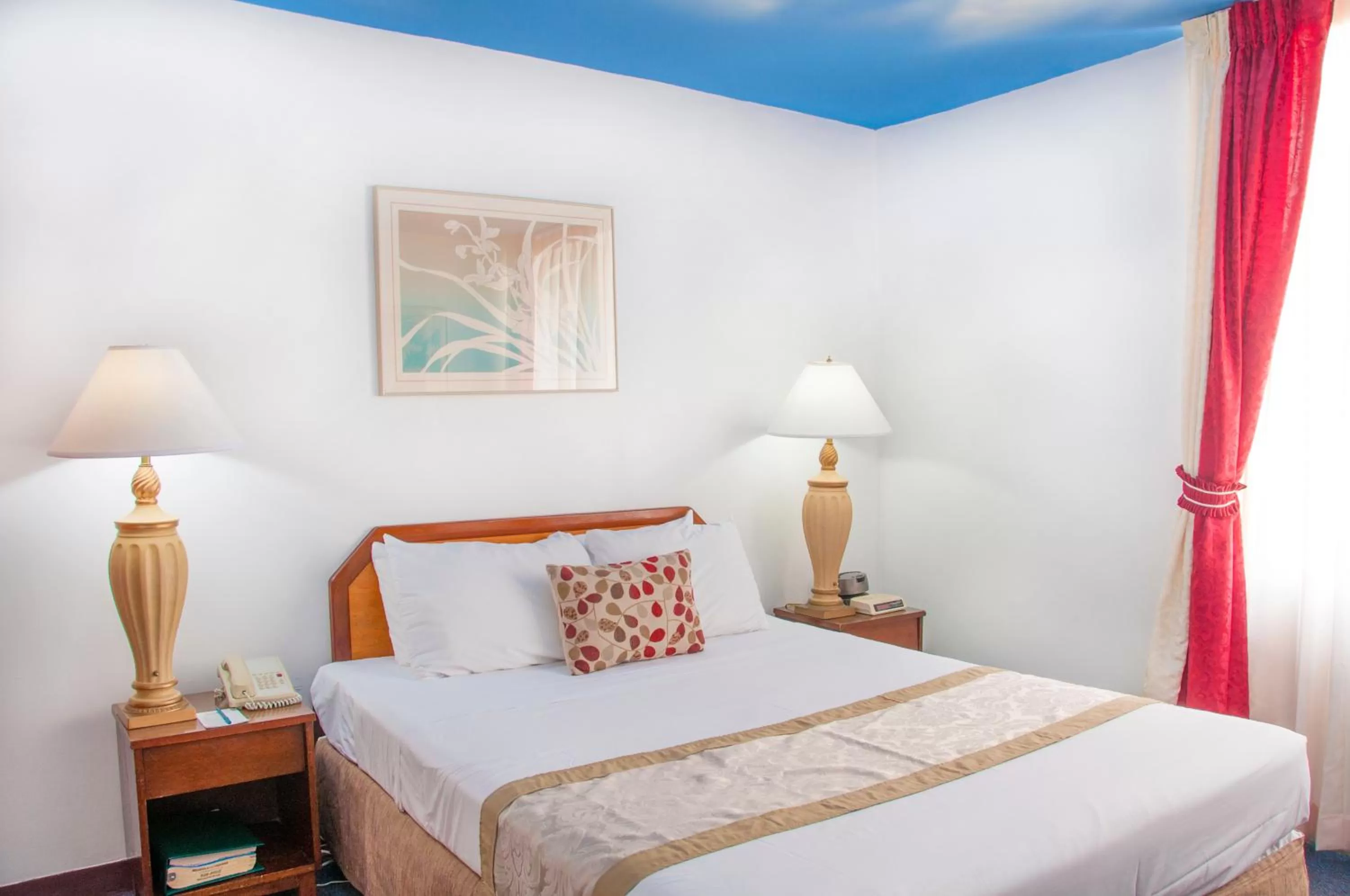 One-Bedroom Quad - Non Refundable in Holiday Surf Hotel (with full kitchen)