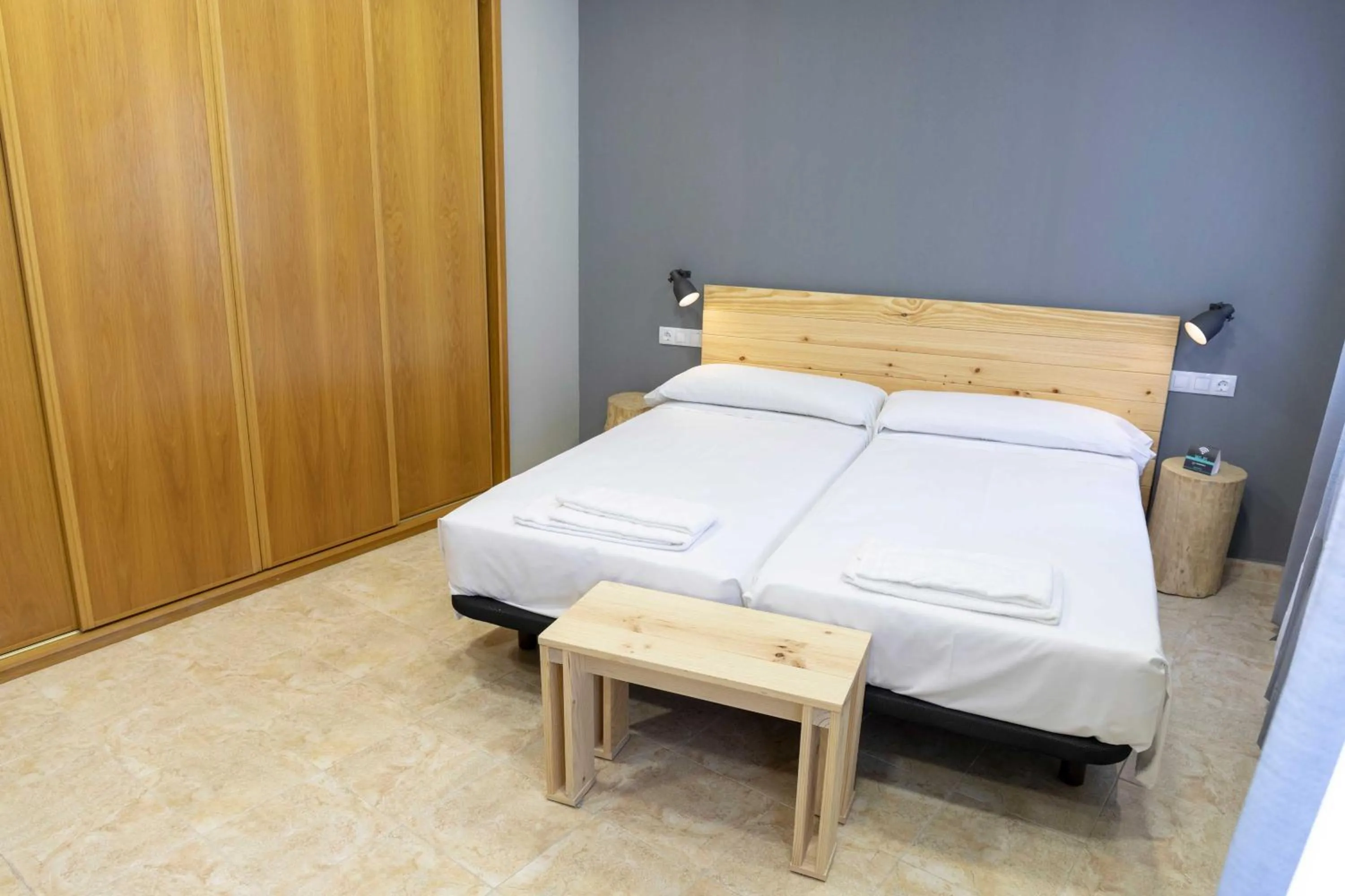 Budget Twin Room in Alda Estella Hostel