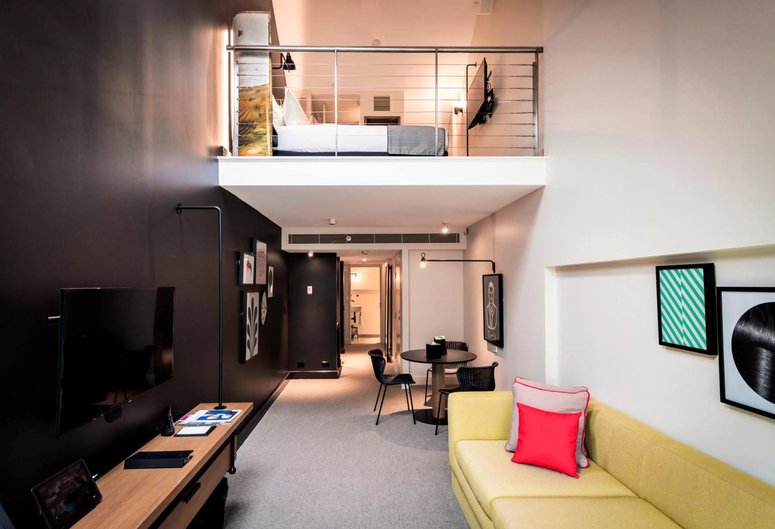 Deluxaroo - Deluxe Loft in Ovolo Sydney Woolloomooloo, a Wyndham Hotel