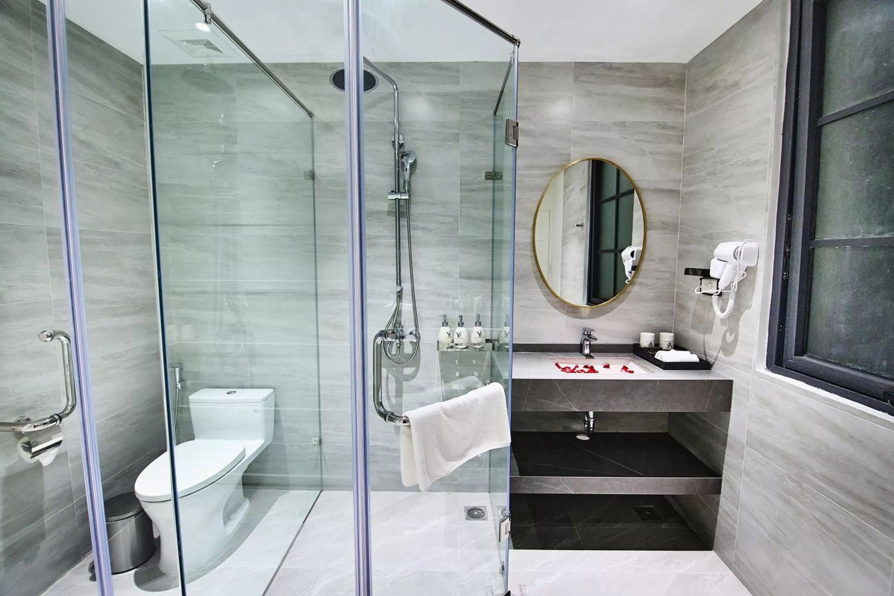 Superior Deluxe Double or Twin Room  - single occupancy in The Yen Residences Halong