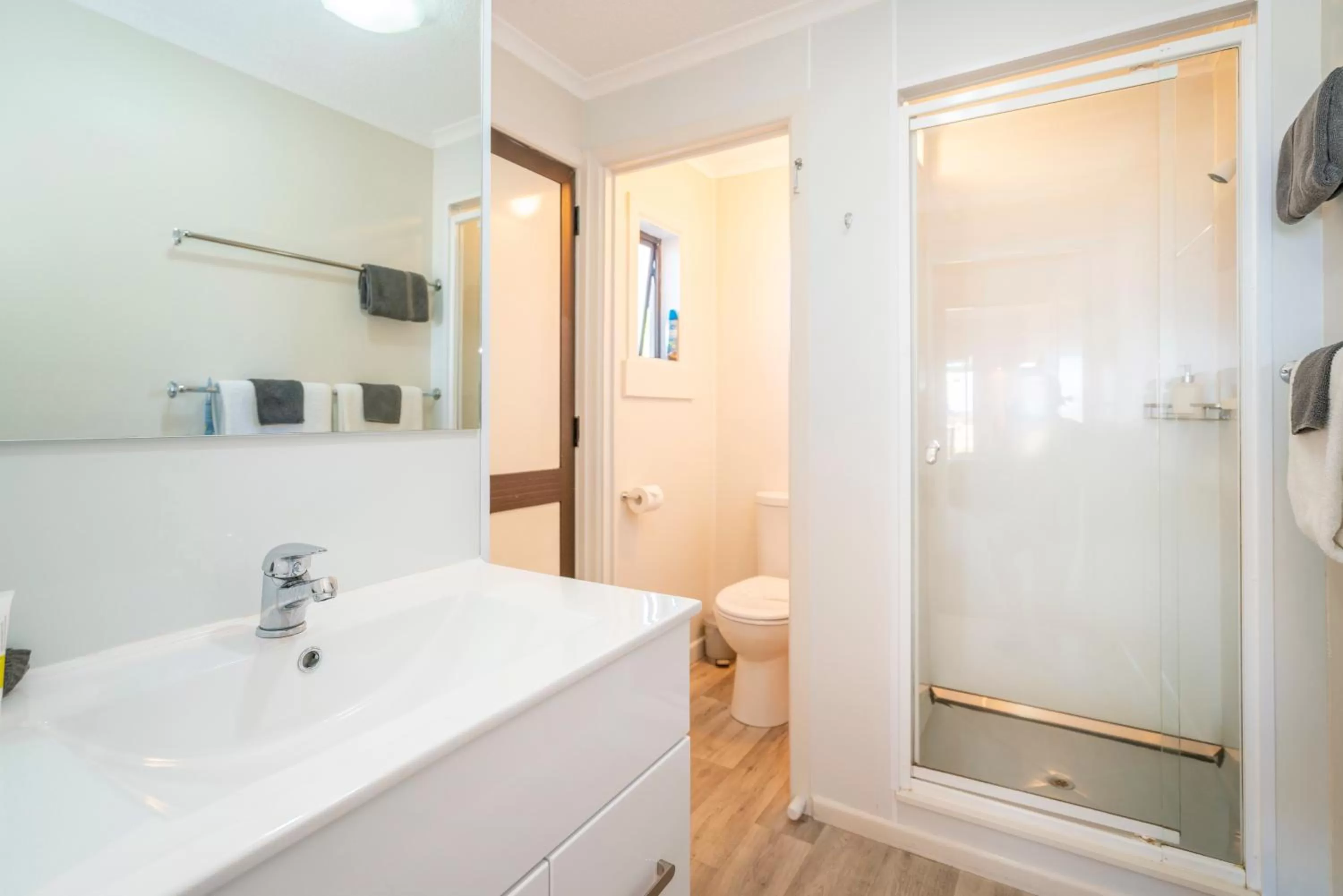 One-Bedroom Suite with Sea View in The Oceanside Motel