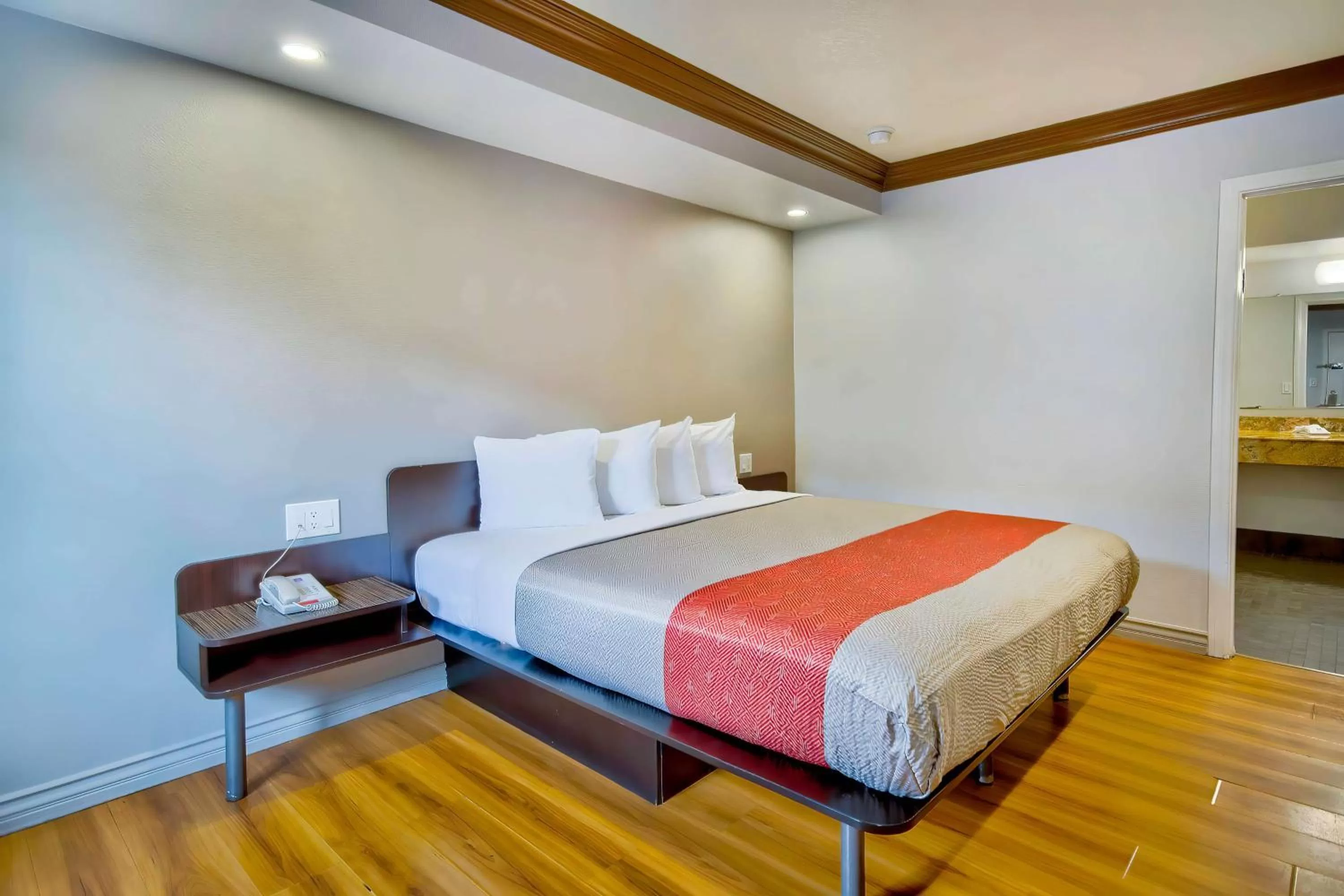 Deluxe King Room - Non-Smoking in Motel 6 Gardena