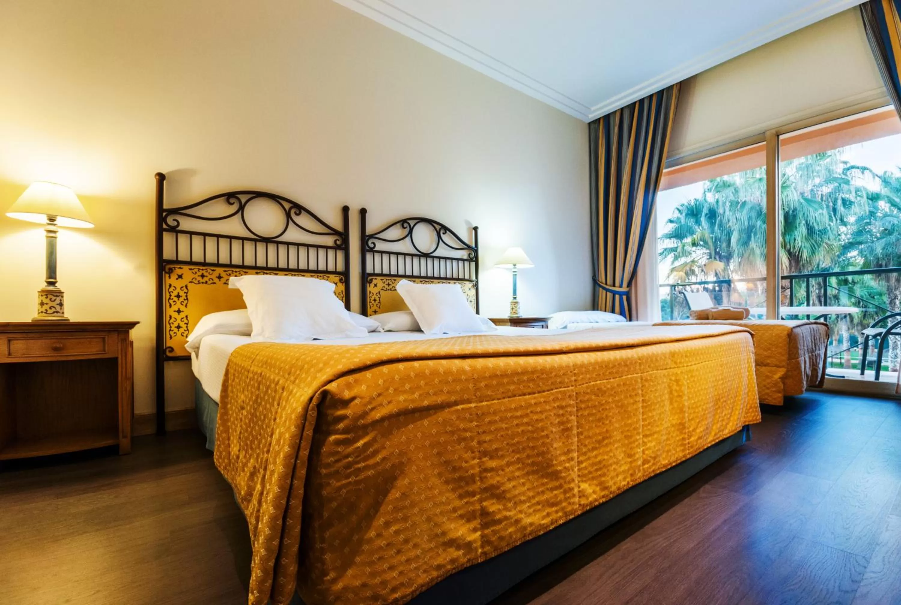 Standard Double or Twin Room with Lake View (2 adults + 1 child) in Hotel Alicante Golf