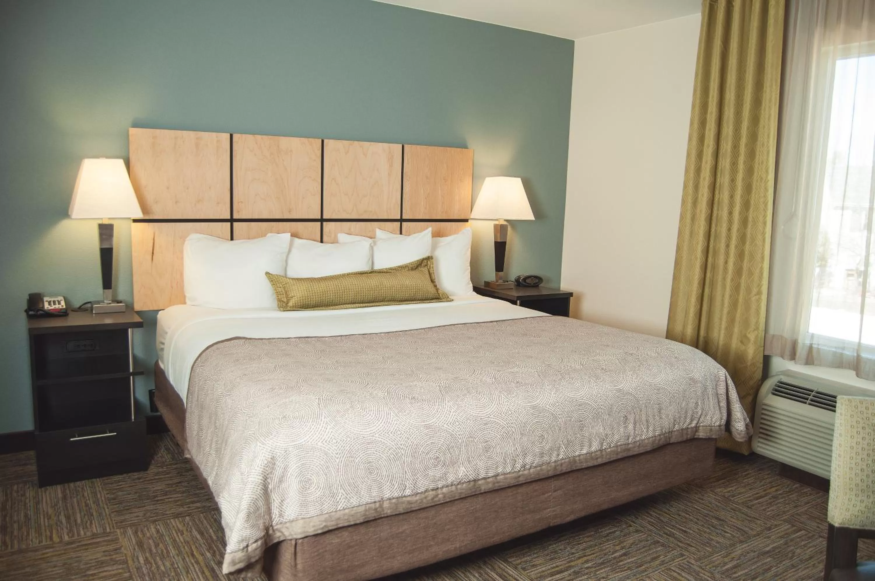 King Room with Roll-In Shower - Disability Access in Candlewood Suites Fort Collins by IHG