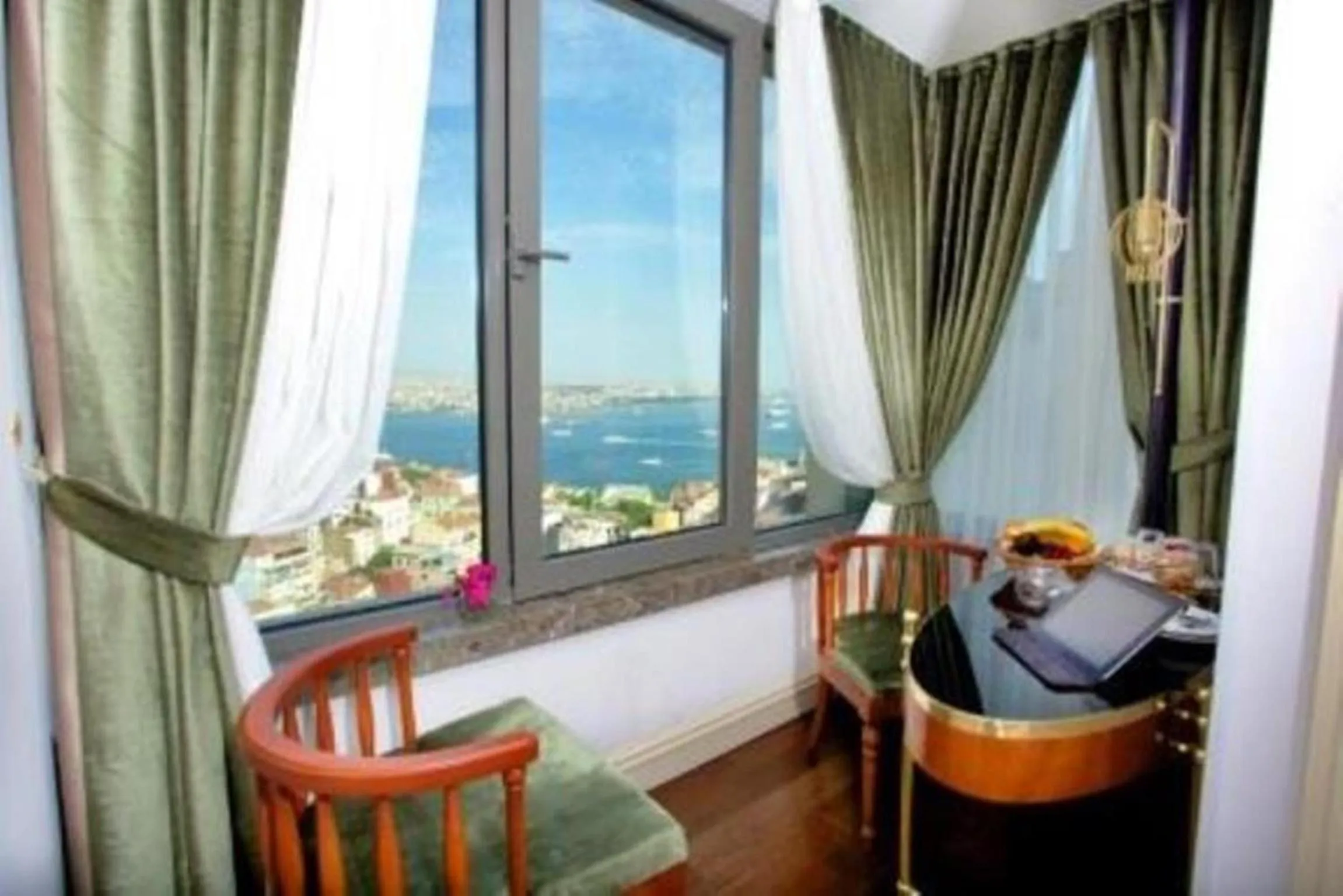 Corner Bosphorus Suite – Three Bedroom in Taksim Star Hotel