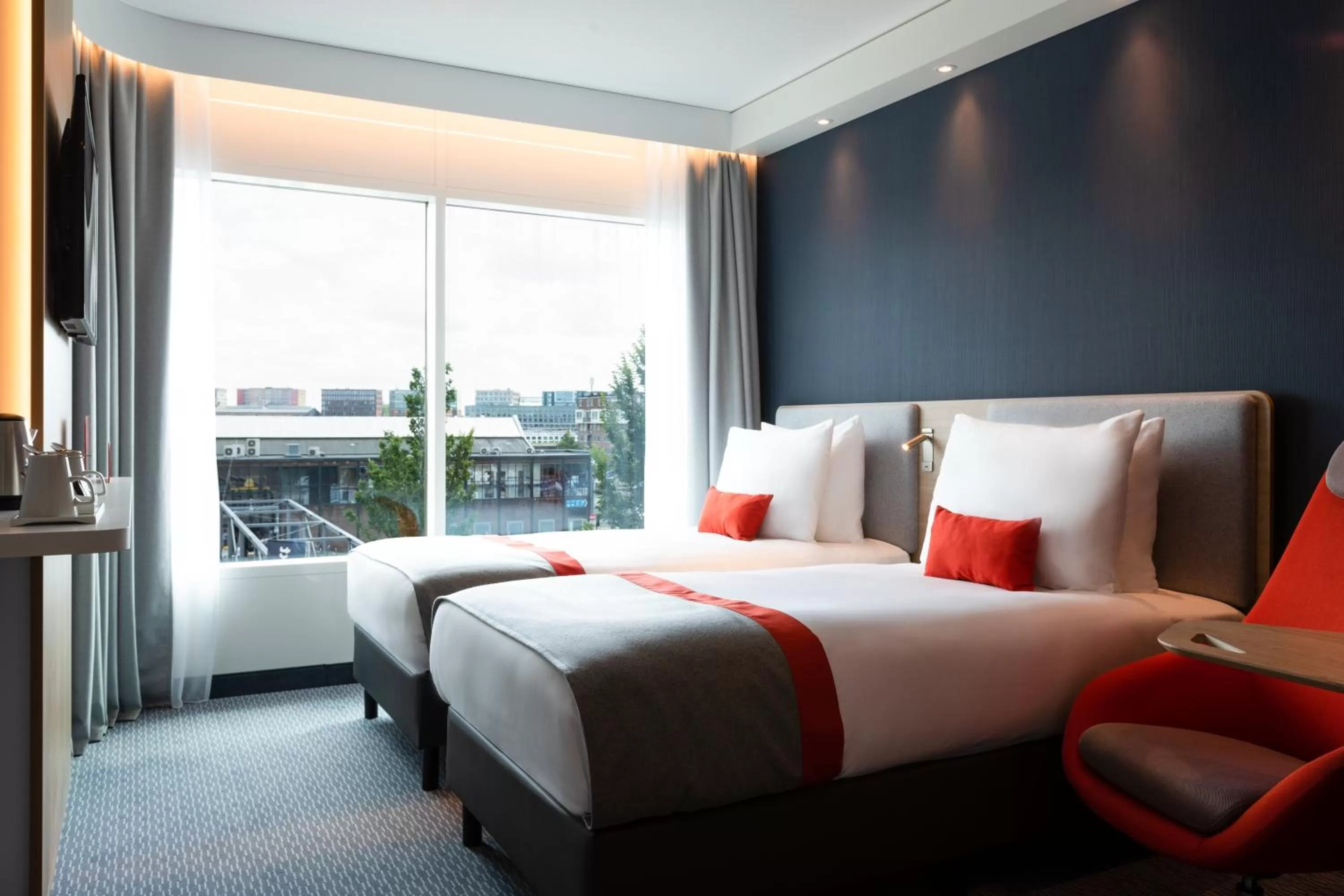 Standard Twin Room with Two Twin Beds and City View - Top Floor in Holiday Inn Express Amsterdam - North Riverside by IHG