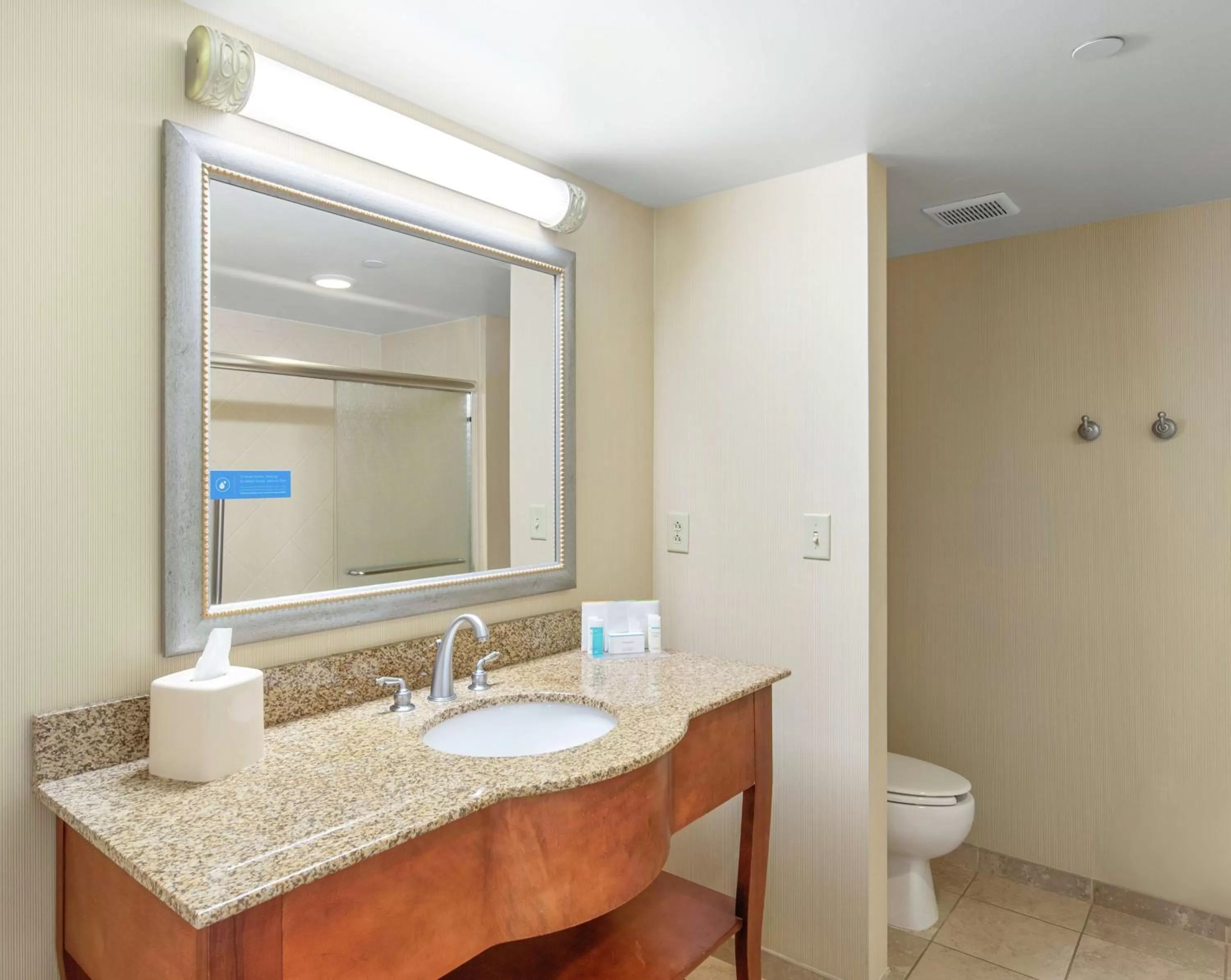 King Room with King Bed - Non-Smoking in Hampton Inn & Suites North Conway