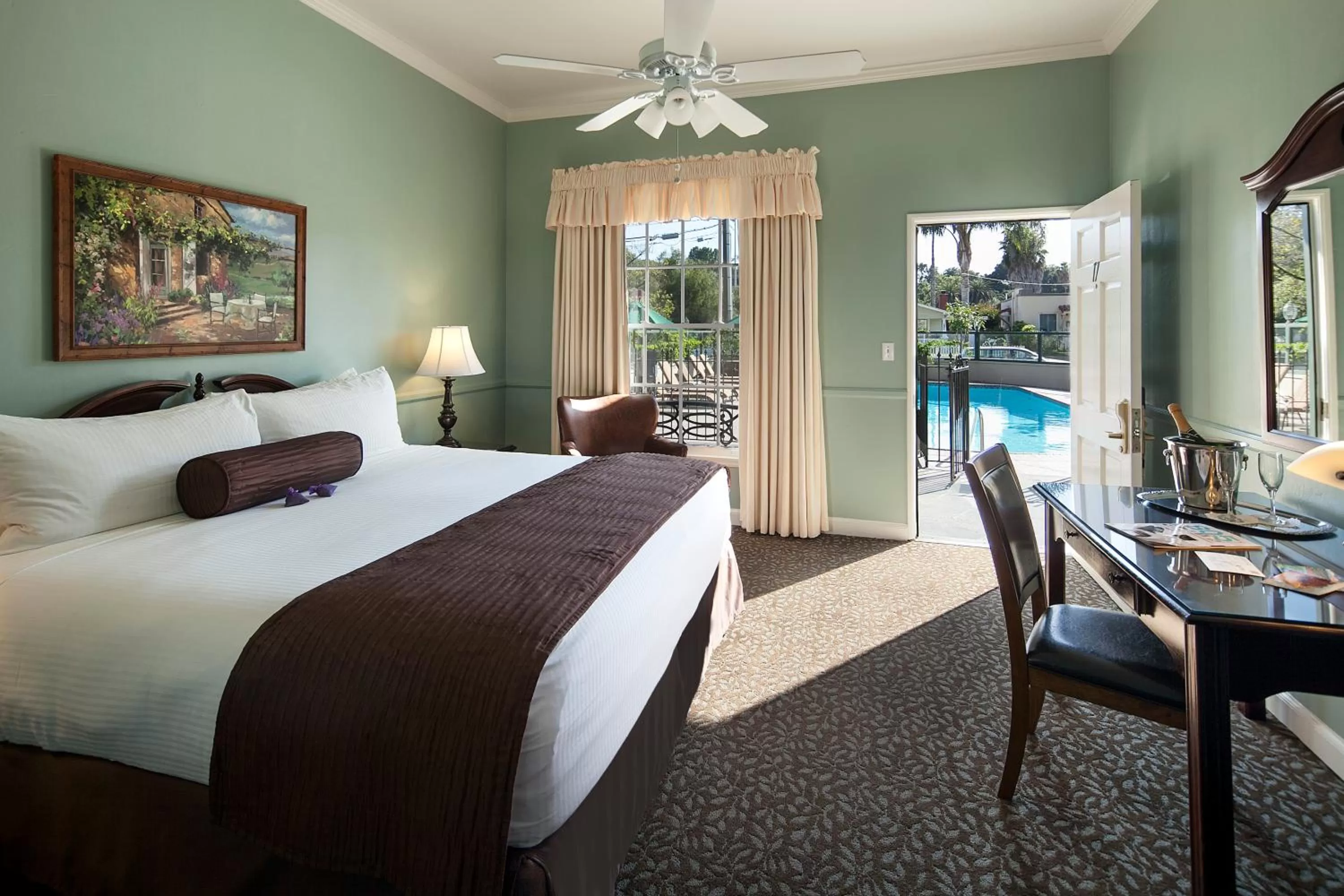 Standard King Room in Lavender Inn by the Sea