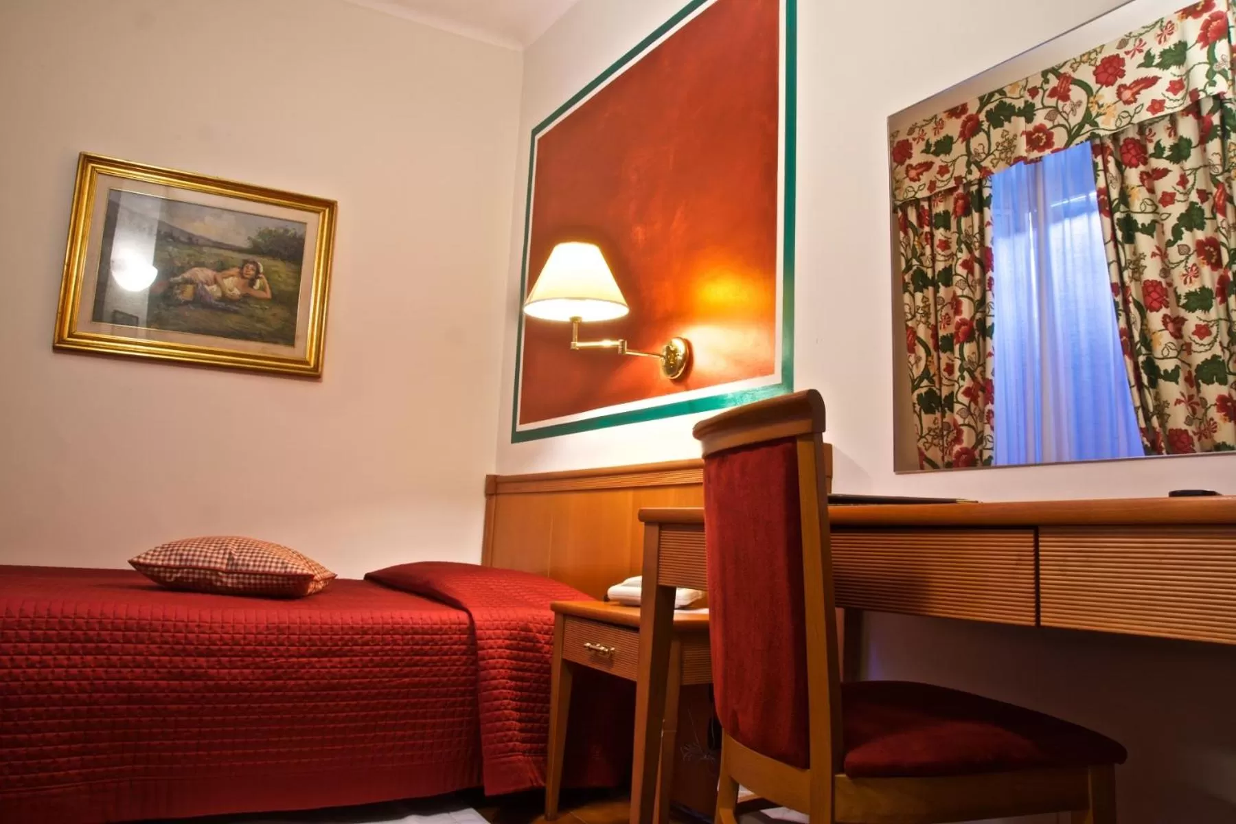 Comfort Single Room in Hotel La Luna