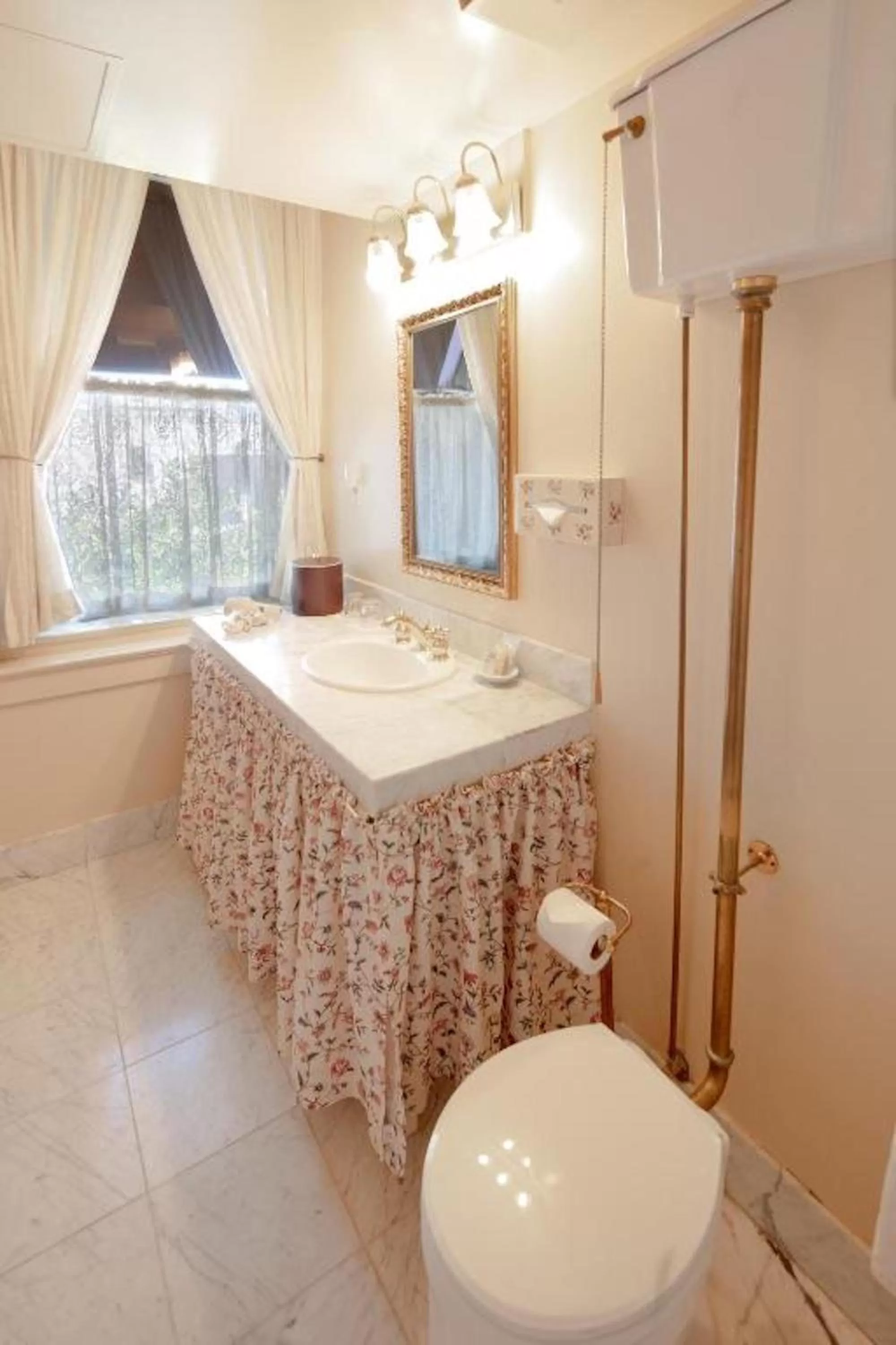 Historic King ADA in Hotel La Rose