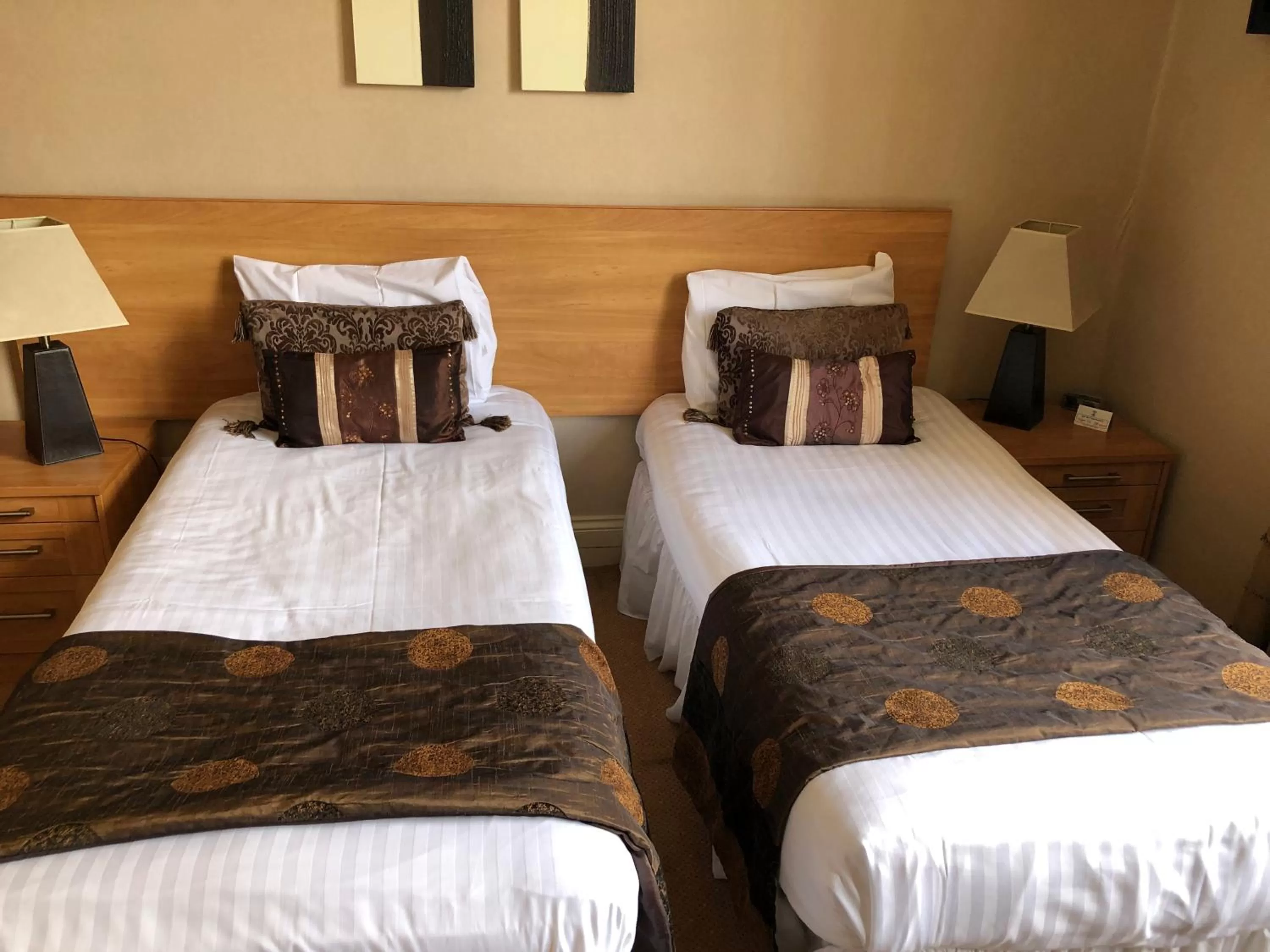 Twin Room with Shower in Deeping Stage