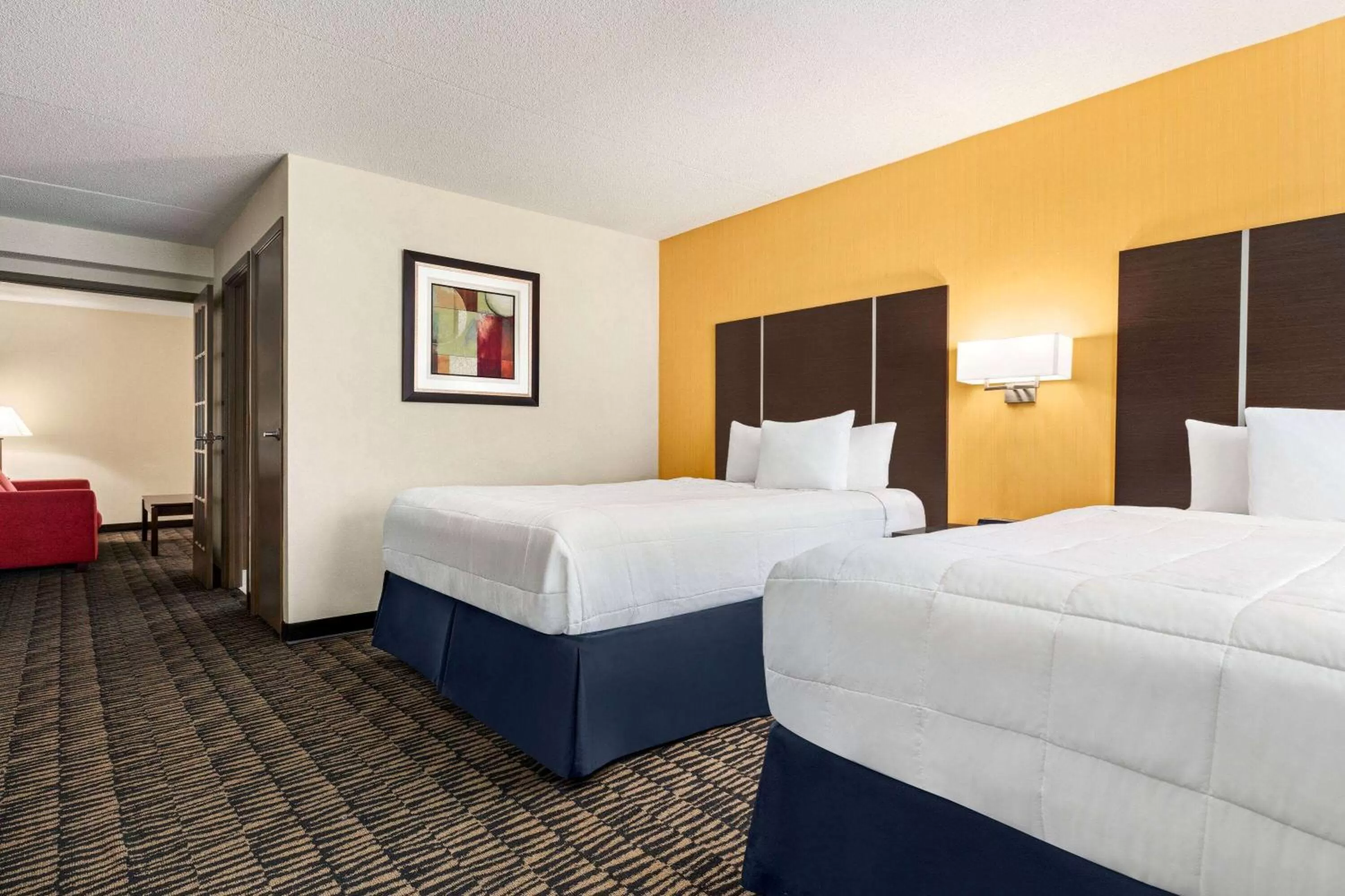 Queen Suite with Two Queen Beds in Ramada Plaza by Wyndham Niagara Falls