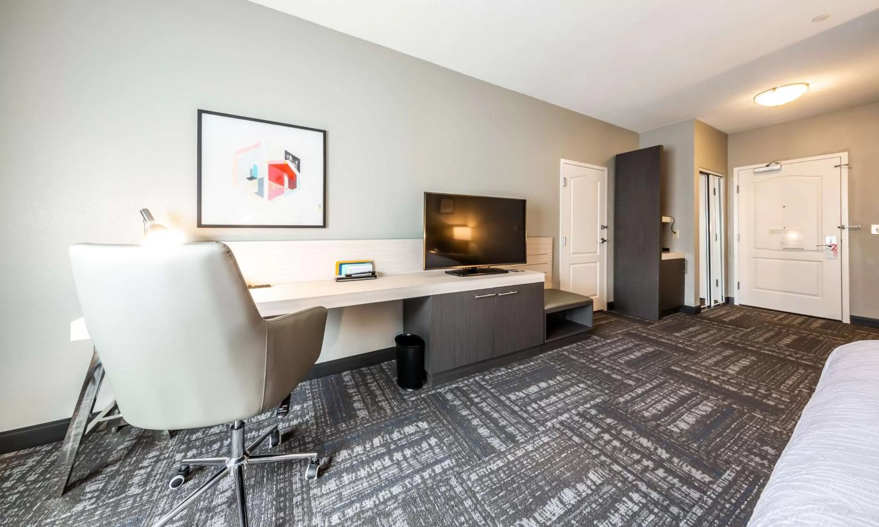 King Room with Bath Tub - Mobility Access in Hilton Garden Inn Beaumont