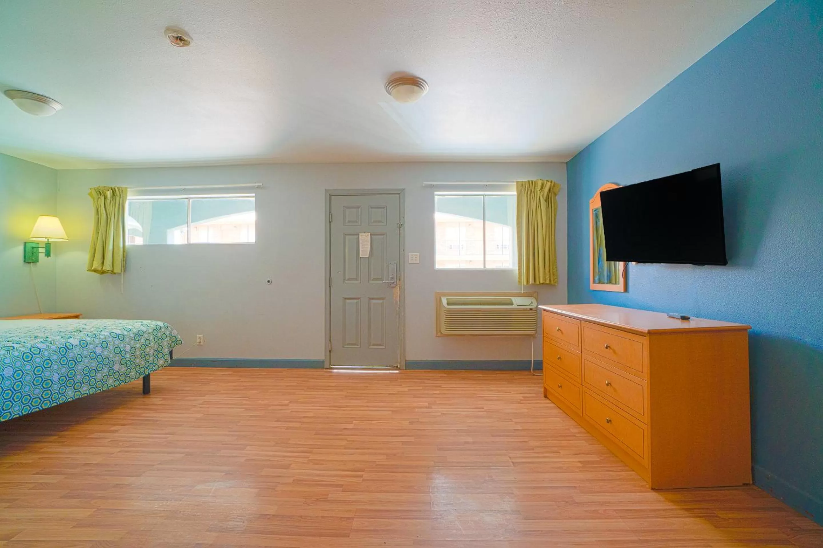 Single Bed with Kitchenette Smoking - single occupancy in OYO Hotel Midland