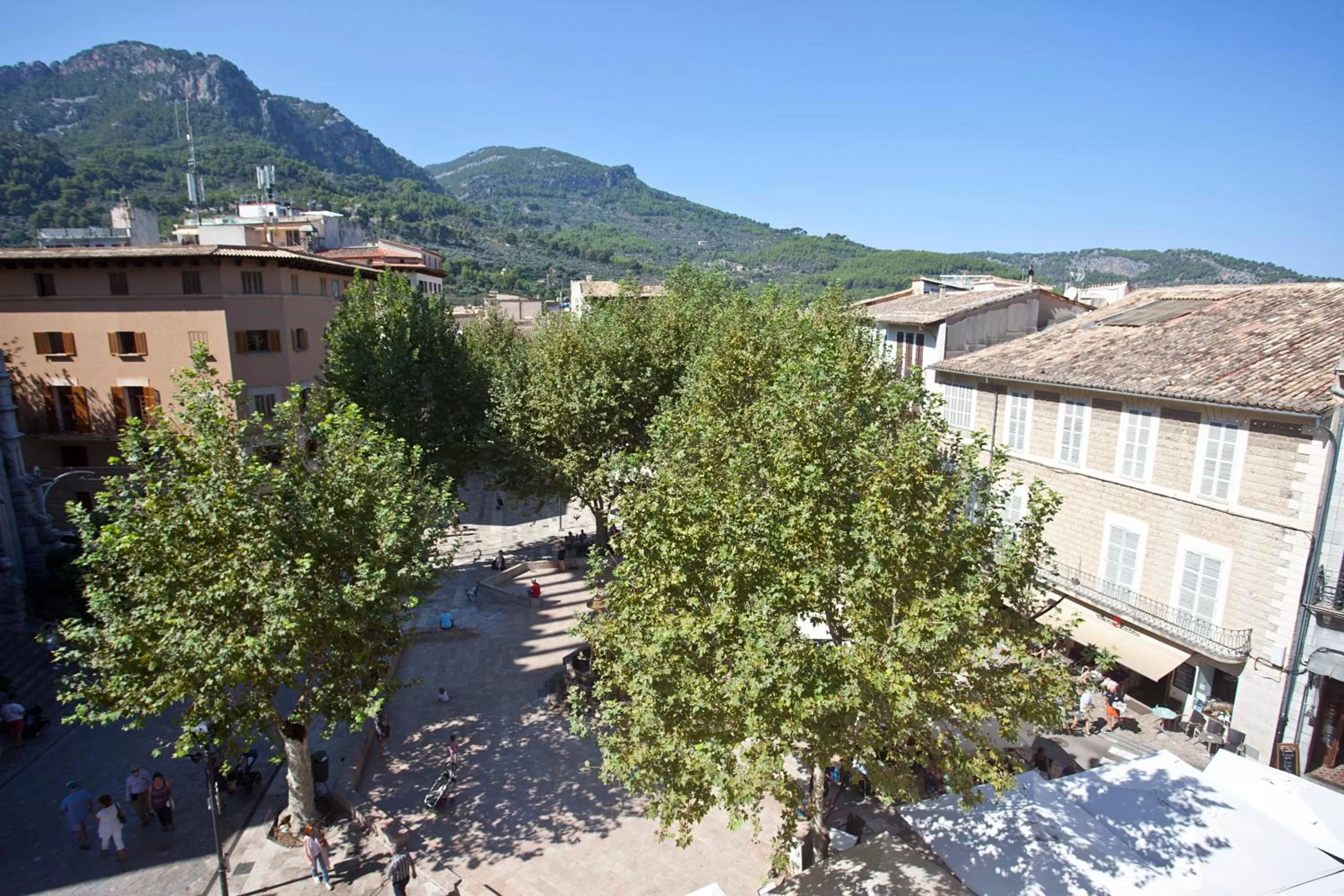 Three-Bedroom Apartment - single occupancy - Penthouse in Hotel la Vila