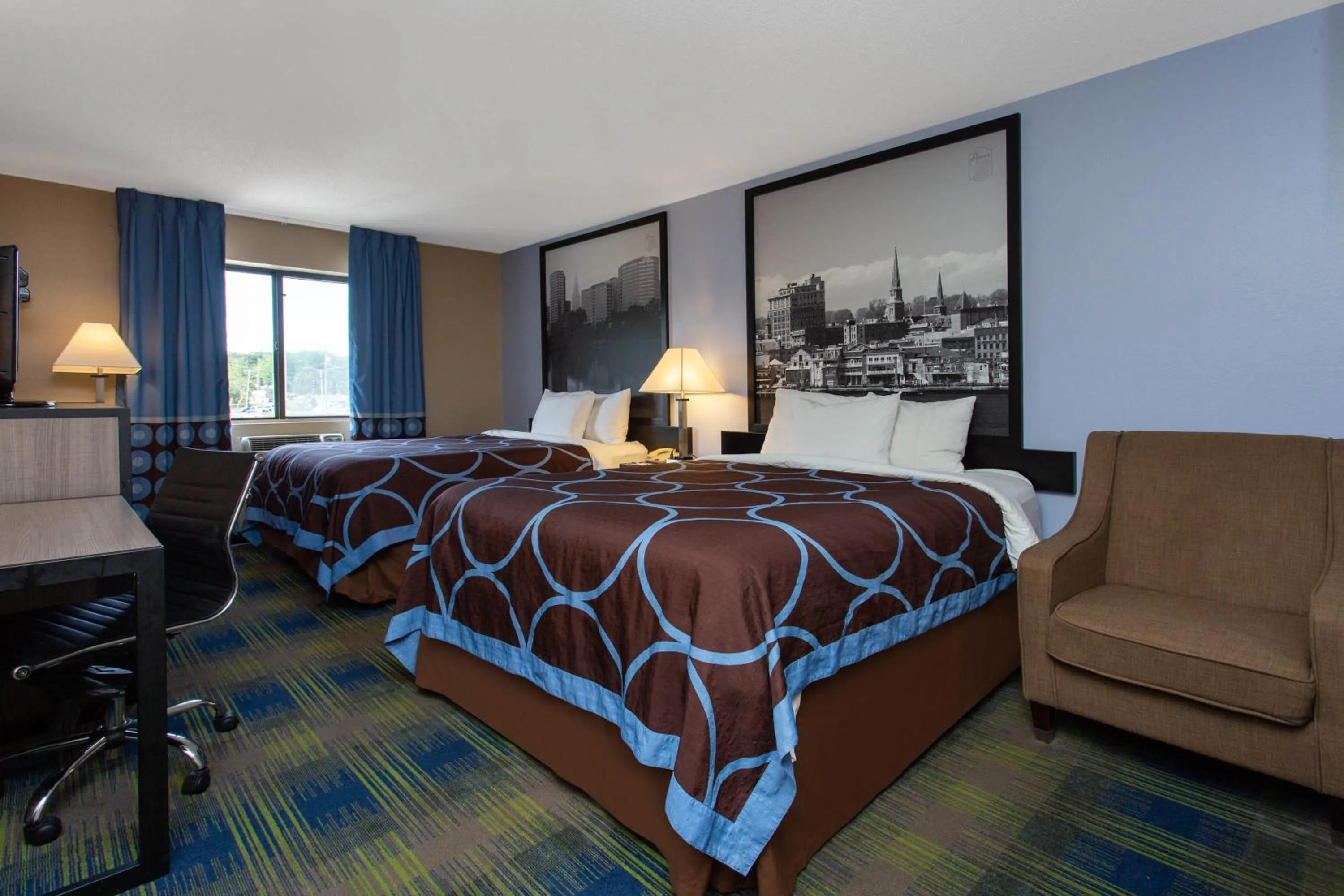 Queen Room with Two Queen Beds - Non-Smoking in Super 8 by Wyndham Cromwell/Middletown