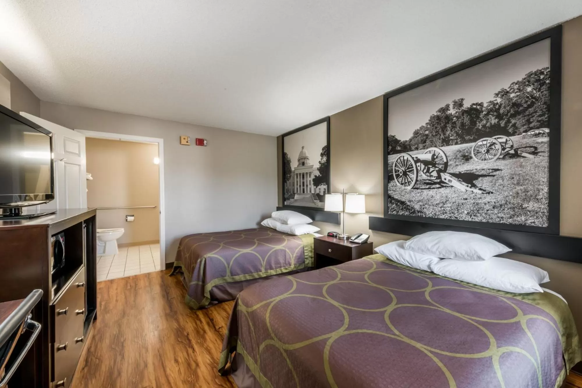 Deluxe Double Room - Disability Access- Smoking in Super 8 by Wyndham Alexander City