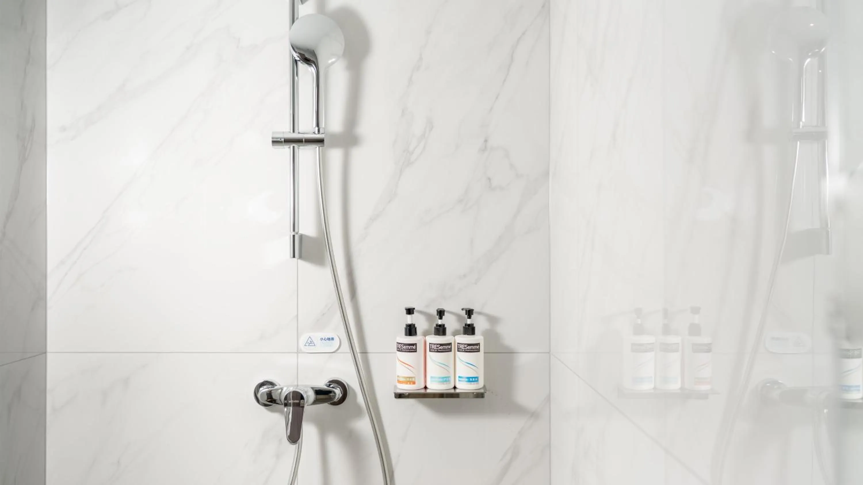 Standard King Room in Holiday Inn Express Chengdu Pidu by IHG