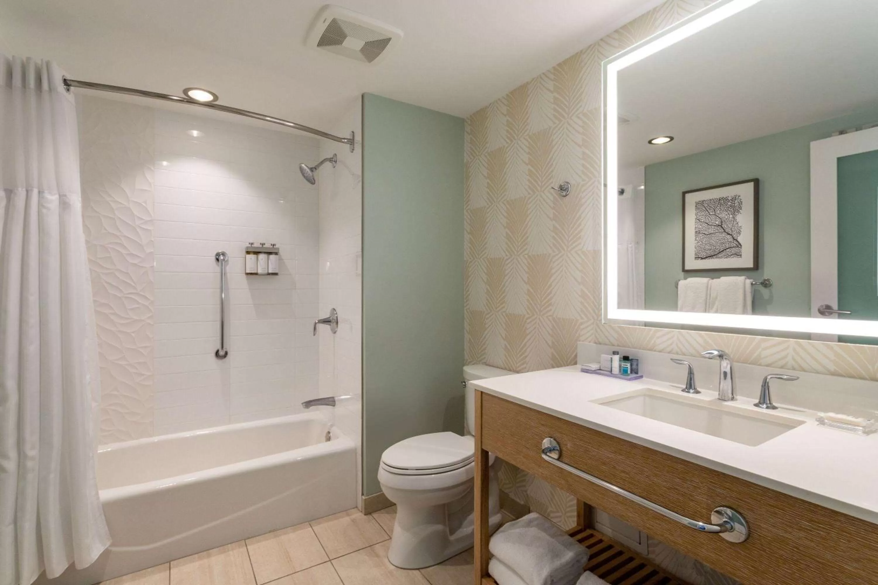 Deluxe King Accessible Room in Wyndham Grand Clearwater Beach