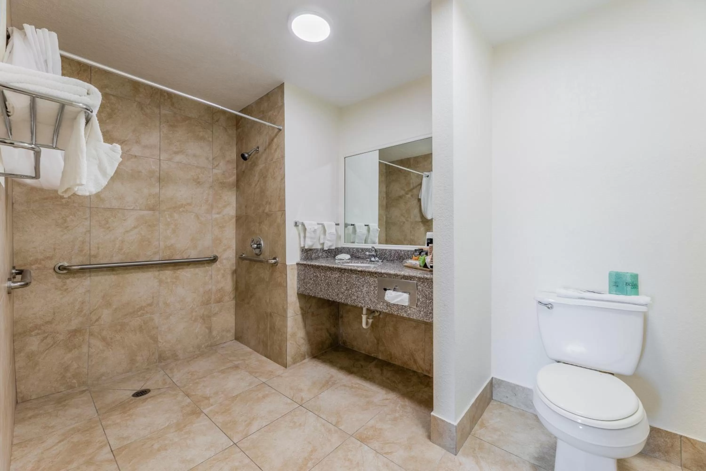 Deluxe King Room  - Ground Floor in Motel 6 Galveston, TX Seawall