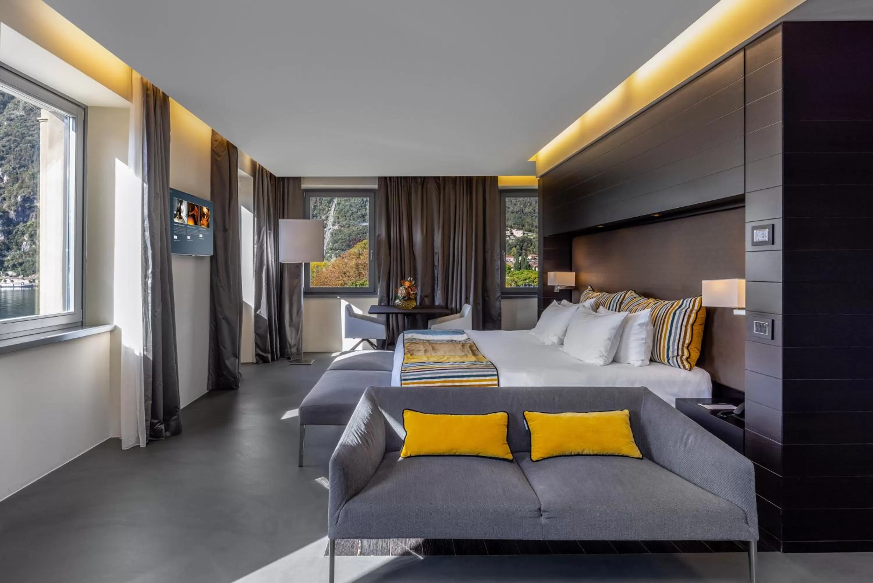 Junior Suite with Lake View in Lido Palace - The Leading Hotels of the World