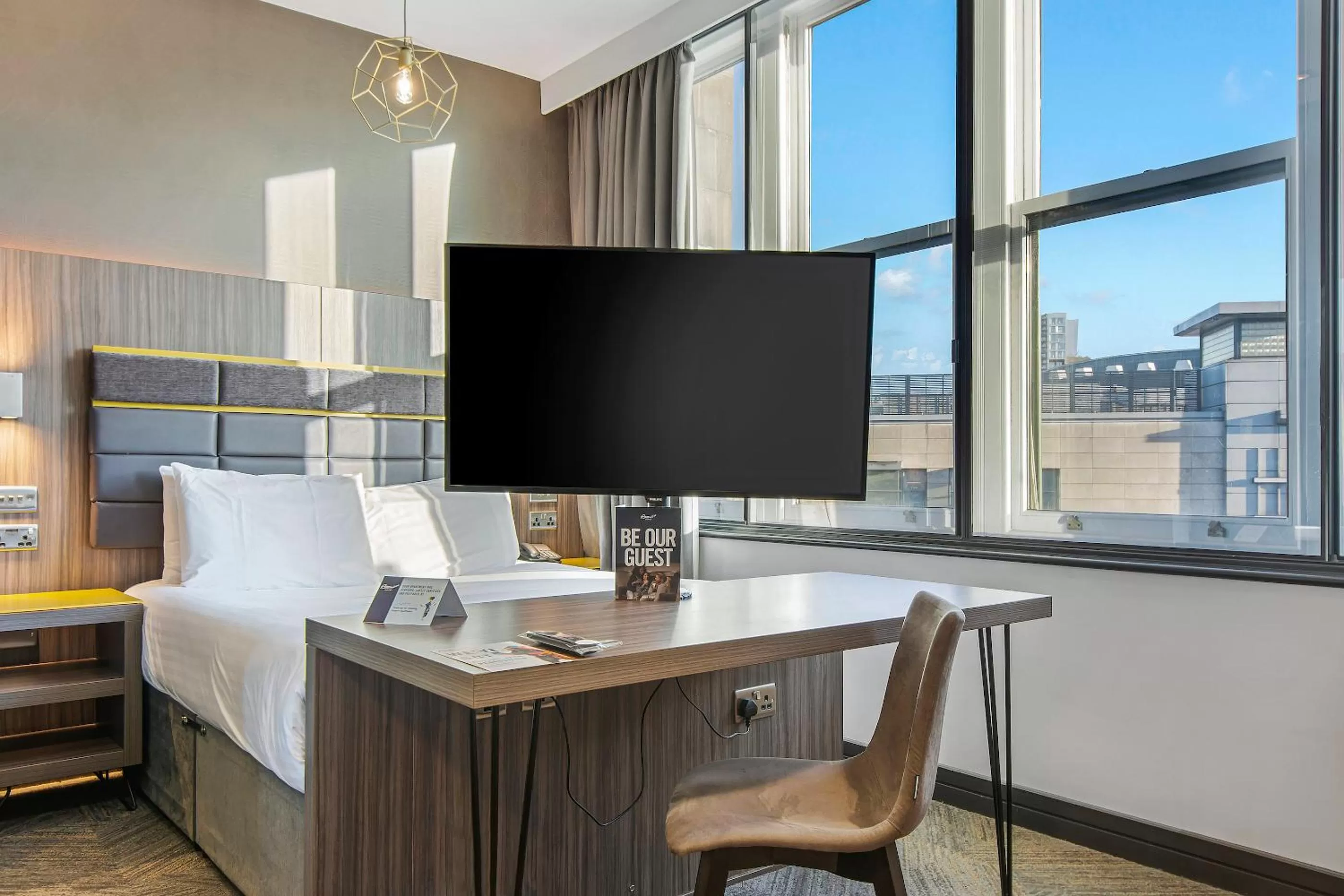 Smart Studio in Roomzzz Manchester Victoria