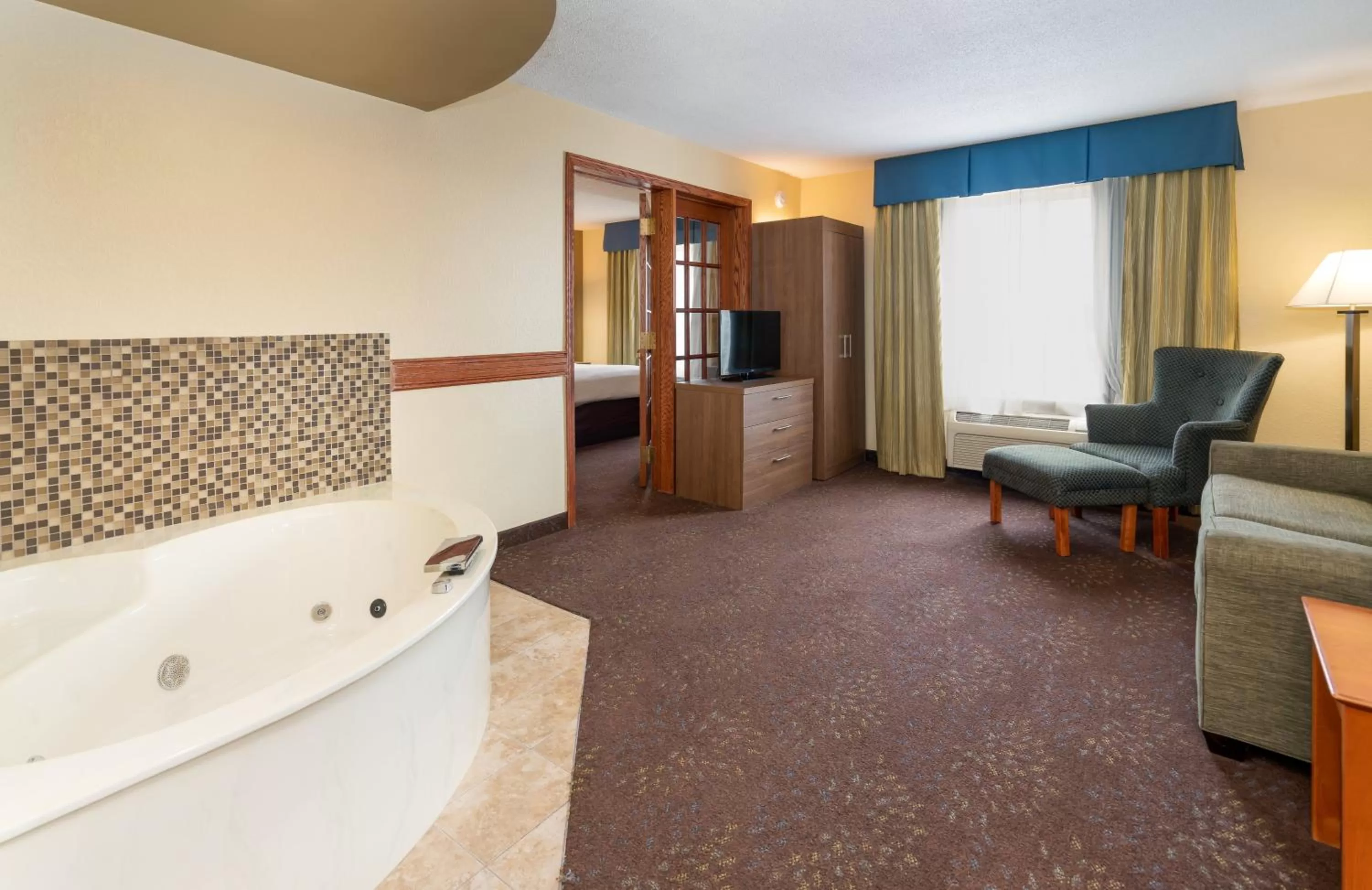 King Suite in Holiday Inn Express St. Paul South - Inver Grove Heights by IHG